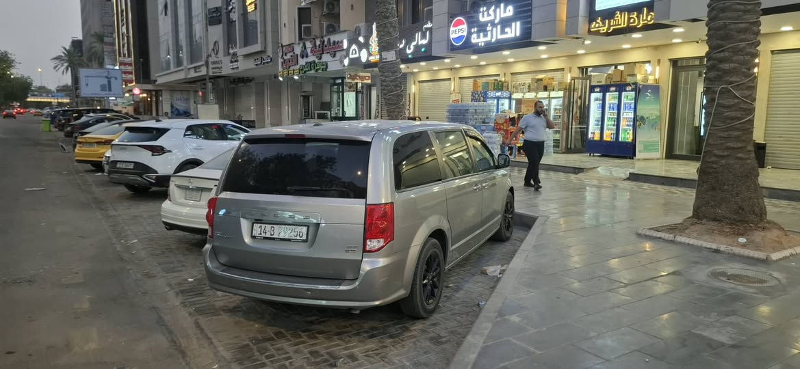 السلام عليكم
دوج كرفان جي تي ٢٠١٩ محرك ٣٦٠٠ يعني انسه العطل باب السائق مبدل فقط السعر ١٨٥ رقم بصرة باسمي مكاني البصرة فول كهرياء السيارة الجام والابواب والصندوق
***********
