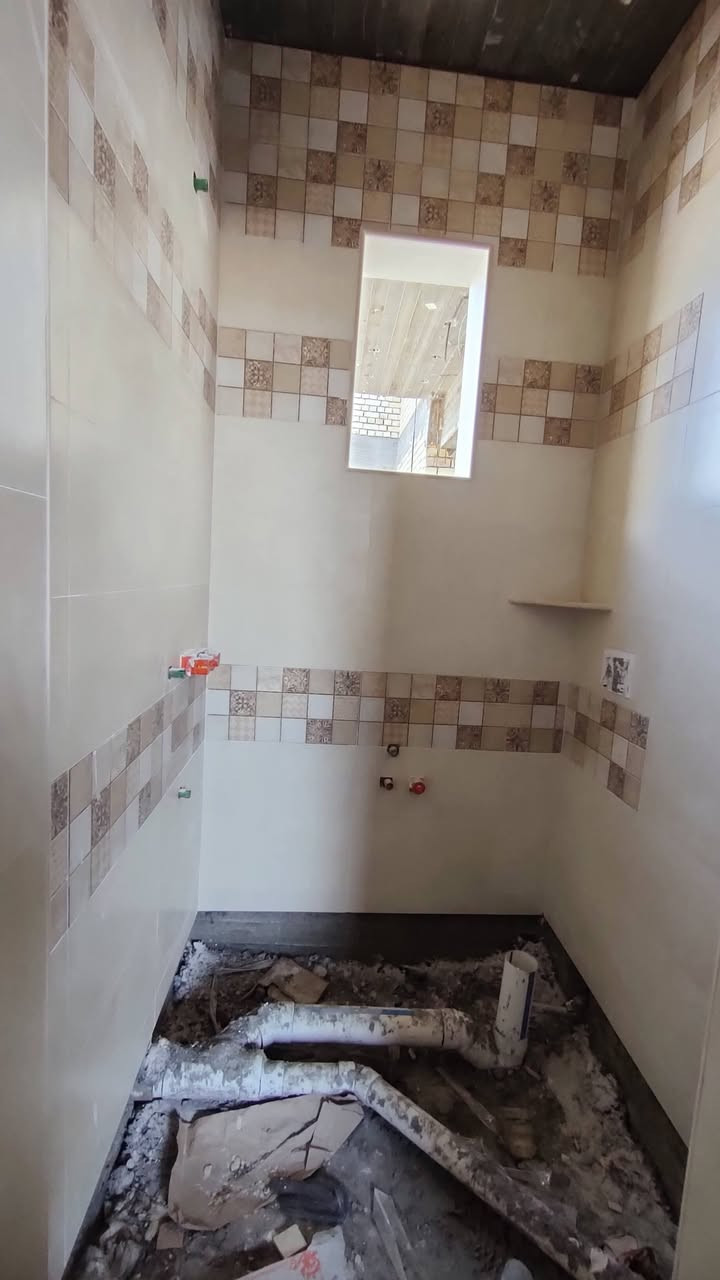 خلفه مصري درجه اولى جداري وارضيه ودرج ***********
