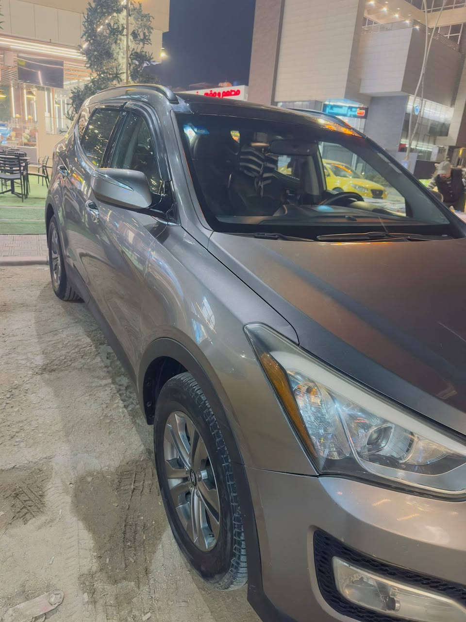 السلام عليكم سياره سنتافيا لبيع
سنتافيا موديل 16السياره جديده وكلين تايتل 
المواصفات 
1كشن جلد ومتحرك 
٢فتحتين بل سقف 
3بصمه                                        مكان السياره حله 
٤جنطي شفط 
5كلين تايتل لا حداث ولا ابد  
6 مكينه 4 سلندر 
 الاستفسار اكثر رقم الهاتف           
‏‪***********‬‏
