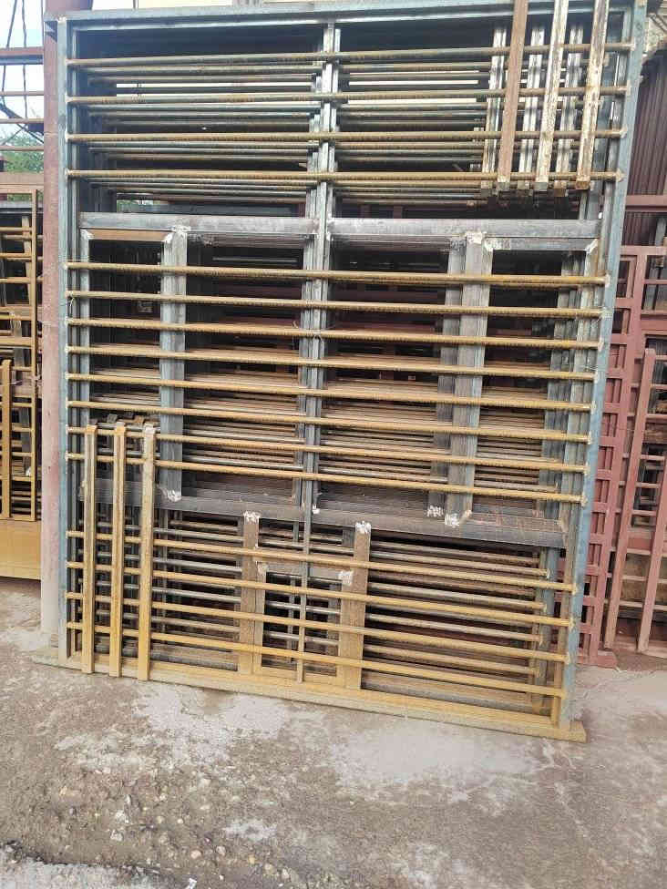 معمل حداد السلام بواب وشبابيك جملة فقط جنل ٣ مليم ونص ولا داخل مليم ونص شخل درجة ولة مكاني بغداد جملة فقط ***********
