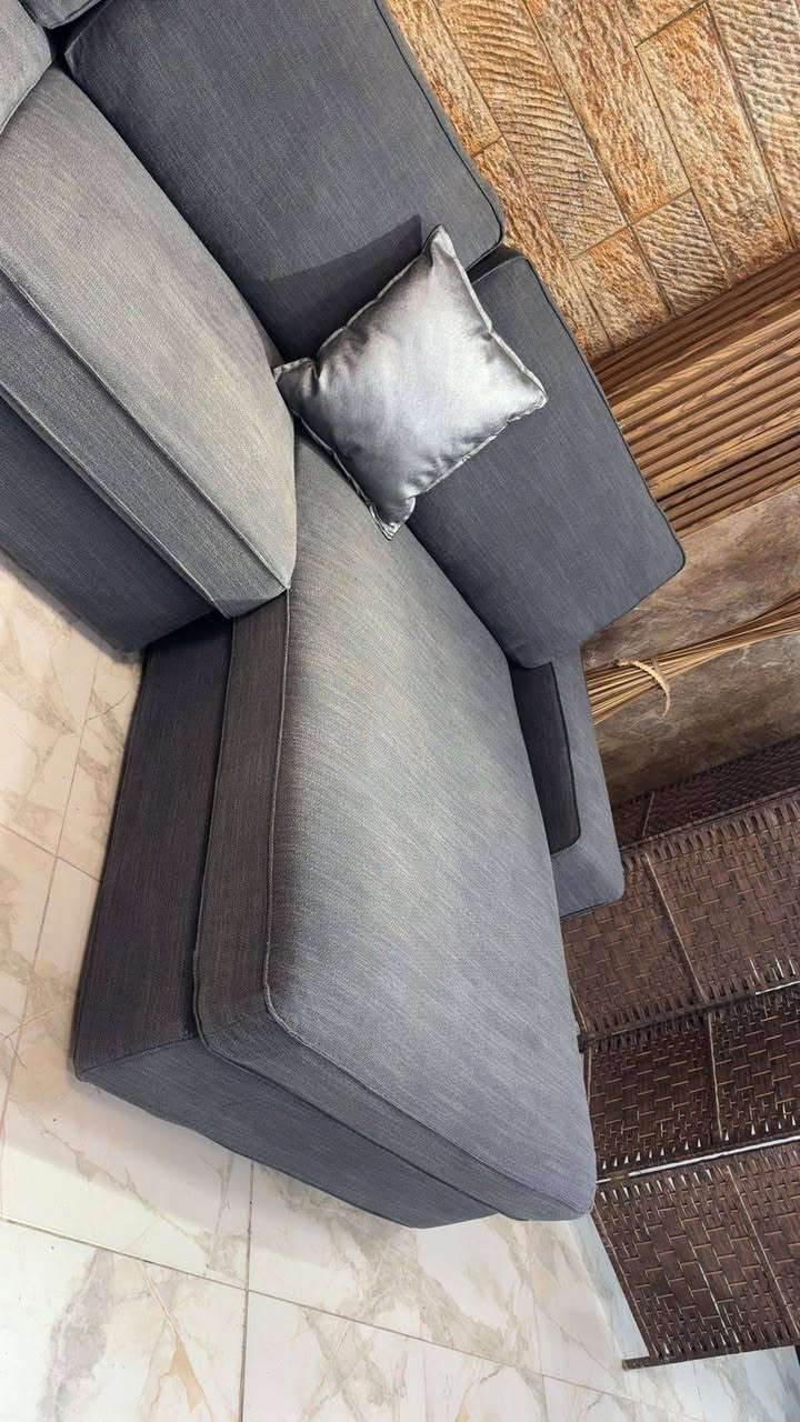 طقم كنب راقي جداً 🛋️🤍
من home centre خشب سويد 🪵 فخم و ثقيل جداً ، اسفنج دانلوب ،ارضيات zig zag الظهر بوليستر طبي بالكامل " ، قماش جيكار فاخر و شاموا مخمل استخدام بسيط جداً بحال الوكاله . (( بسعر مغري جداً )) الله يبارك لصاحب النصيب ✨🤍
 .


**إذا كنت صاحب هذا الإعلان وتريد حذفه لأي سبب، رجاءا أرسل رسالة إلى الدعم الفني**