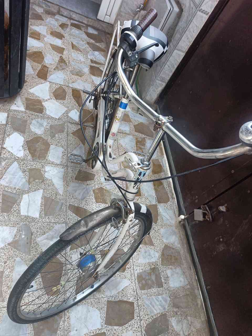 بيسكل للبيع السعر 80 وبي مجال للتواصل***********
