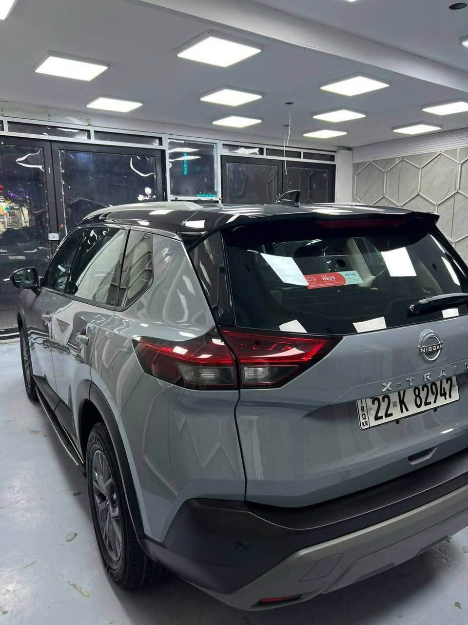 السلام عليكم 
 نيسان اكستريل موديل2023 خليجي شركة السور داخل الضمان بعدها  7 راكب  فور ويل درايف ماشية37 الف كيلو رقم اربيل  كشنات جلد تحويل ثاني يوم سيارة باسمي مواصفات اشاير بالمري  شاشة كبيرة   sv سياره نظيفة جدا  
7 راكب 
دوسات صعود
تو كلر اسود وسمنتي 
وبقية المواصفات معروفة الsv 
ملاحضات بيها شخط صغير كلش في باب السائق 
بعده ضمن الضمان وسنة ونص تبديل دهن وفلاتر مجاني *********** بغداد, العراق
