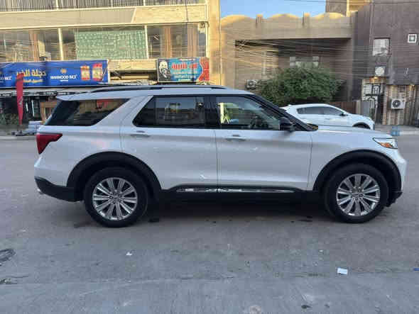 فورد اكسبلورر 2022 هايبرد V6 3300لمتدد 4WD فول الفول 1/1 ✅ ماشيه 45 الف كيلومتر فقط .
للبيع أو المراوس بچالنجر او چارجر

✅ بانوراما 

✅ بصمه وتشغيل عن بعد

✅ تبريد 3 قطع منفصل

✅ كشنات VIP 

✅ كشنات أمامية تبريد وتدفئة وتحكم كهرباء وخزن ميموري

✅ كشنات الصف الثالث كهرباء

✅ ستيرن كهرباء وهيتر

✅ مري جانبيه شفط وهيتر وإشارة 

✅ بردات خلفية بلادي

✅ شاشة أبل كاربلي واندرويد 

✅ سيستم سماعات Beo

✅ شاحن لاسلكي

✅ تطعيم الدشبول والبطاين صاج ملكي بلادي

✅ رادار 360 درجة ( كروس سرعه وتحديد مسار وتحذير اصطدام امامي وخلفي وجانبي )

✅ كاميرات 360 درجة مع تسجيل

✅ مود درايف 7 أنظمة (ثلوج وطرق وعره ورمال وايكو وسبورت)

✅ أوتو بارك ( تطبك بوحدها )

✅ أوتو ستوب

✅ اوتو هولد

✅ كروز نظام منحدرات

✅ الصندوك ينفتح بالرجل وكهربائي شفط

❌ الضرر جاملغ وباب خلفي ❌ باب السايق بارد ❌ 

❌ ايرباك برده فقط ❌

على ايدي من استوردتها .. دهن وفلتر اصلي موتور كرافت وبانزين محسن . مع العلم تستقبل البانزين العادي

3300 هايبرد التفويله تمشي اكثر من 600 كيلو حسب الاستخدام

❌ نقصها دسكات / وكلوب الجيك مشتغل فحصتها بالجهاز تقره مبخرة بانزين . بس ممأثره نهائياً عالسياره ابددد .

(( رقم بغداد بإسمي هزه وفحص وسنويه جديده ))

آسف عالإطاله 🌸 كتبت كلشي حتى ميجيني رجال ويعاتبني وليش ماذاكر فلان شي ، وصور الحادث بالمنشور 

بغداد - الأعظمية - شارع الضباط - ***********

