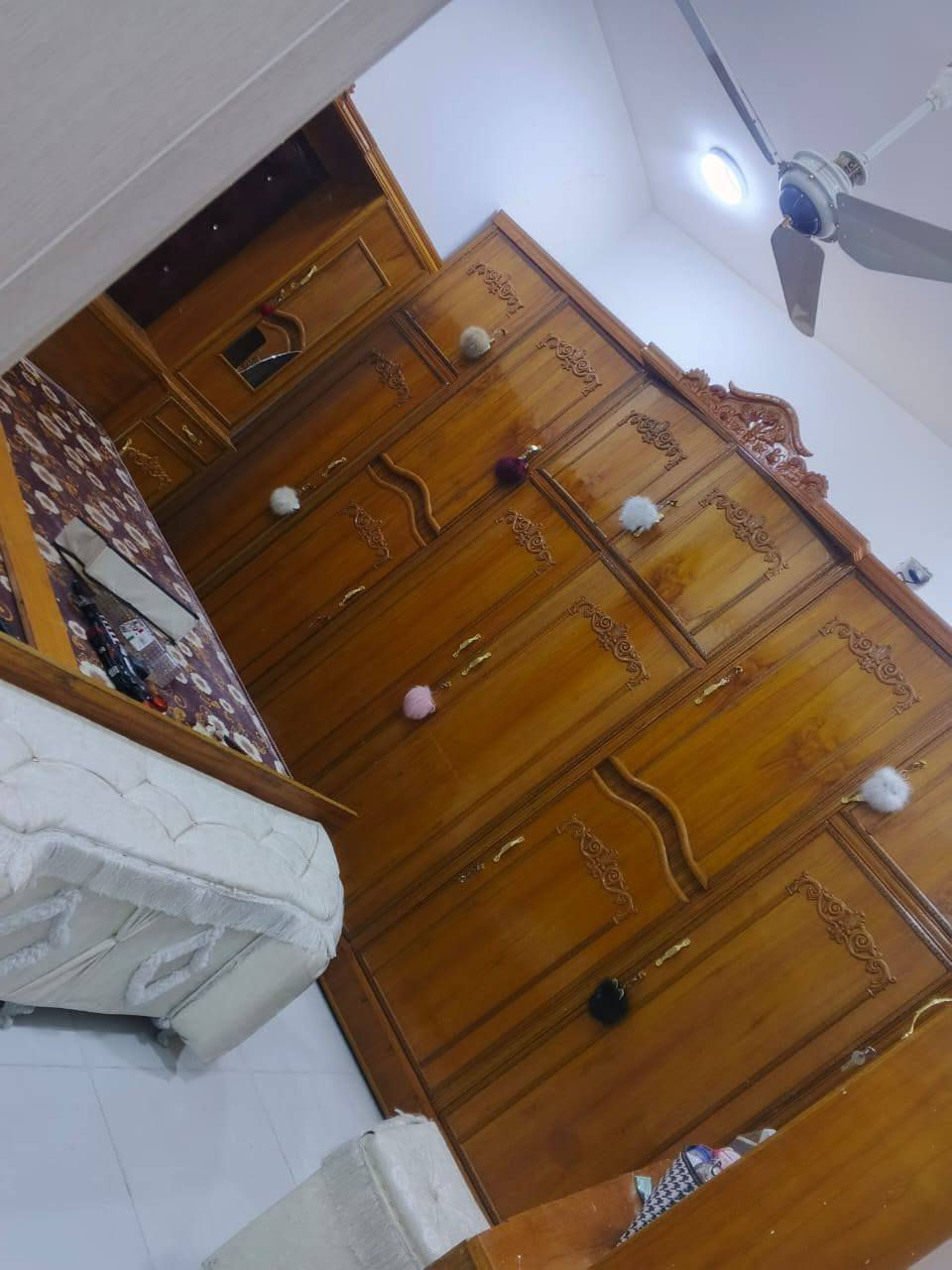 يوجد غرفة نوم للبيع الاستفسار اتصال عل رقم ***********
