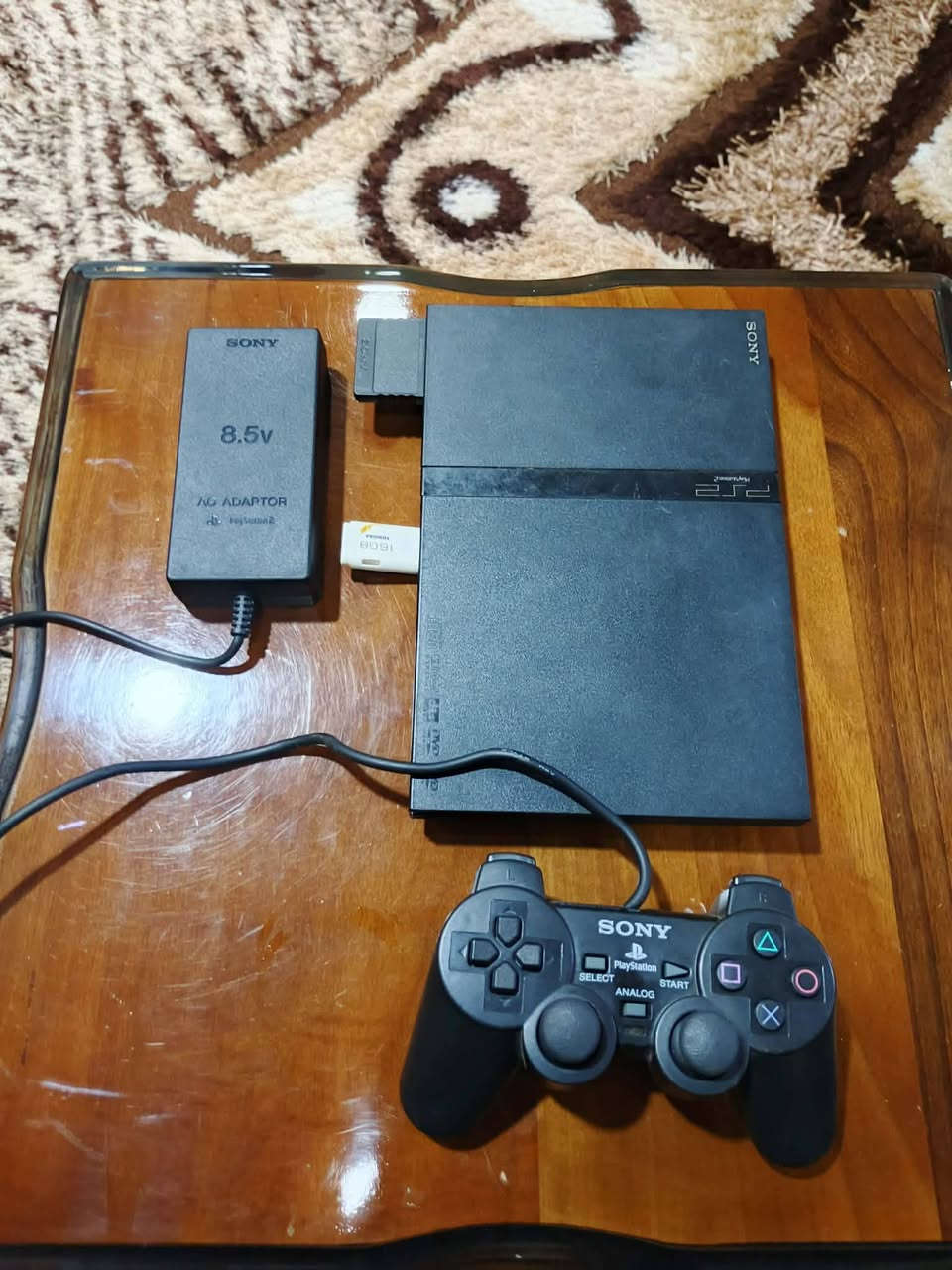 السلام عليكم
Pes2 
مع يدة واحدة 
جهاز نظيف 100
سعر 45 الف وبيه مجال للطيبين 
مكاني موصل حي صدام 
***********
