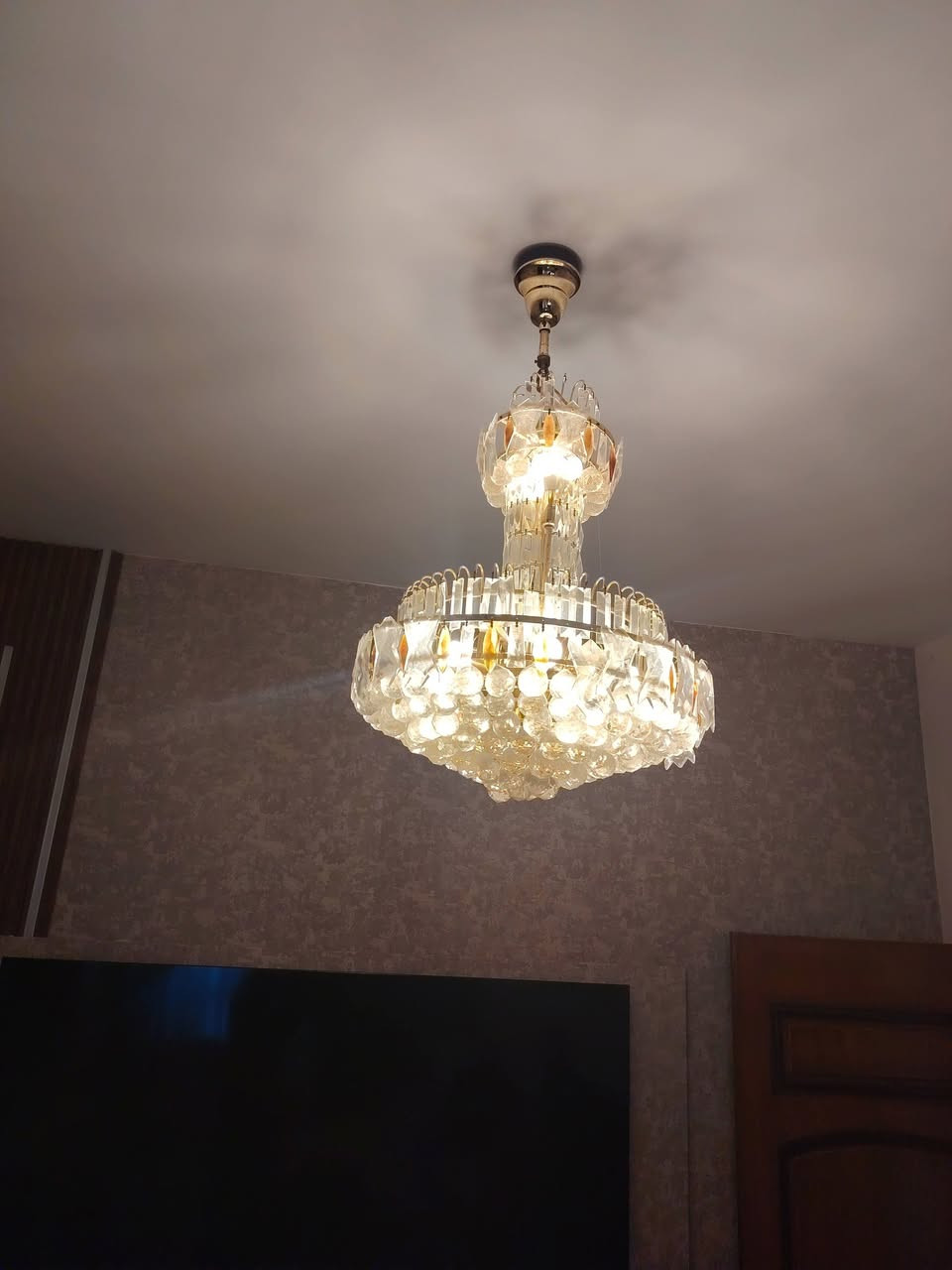 ثريات صاله كرستال طول متر
عدد 2
مع براكيتات عدد 4 للبيع قيم


**إذا كنت صاحب هذا الإعلان وتريد حذفه لأي سبب، رجاءا أرسل رسالة إلى الدعم الفني**
