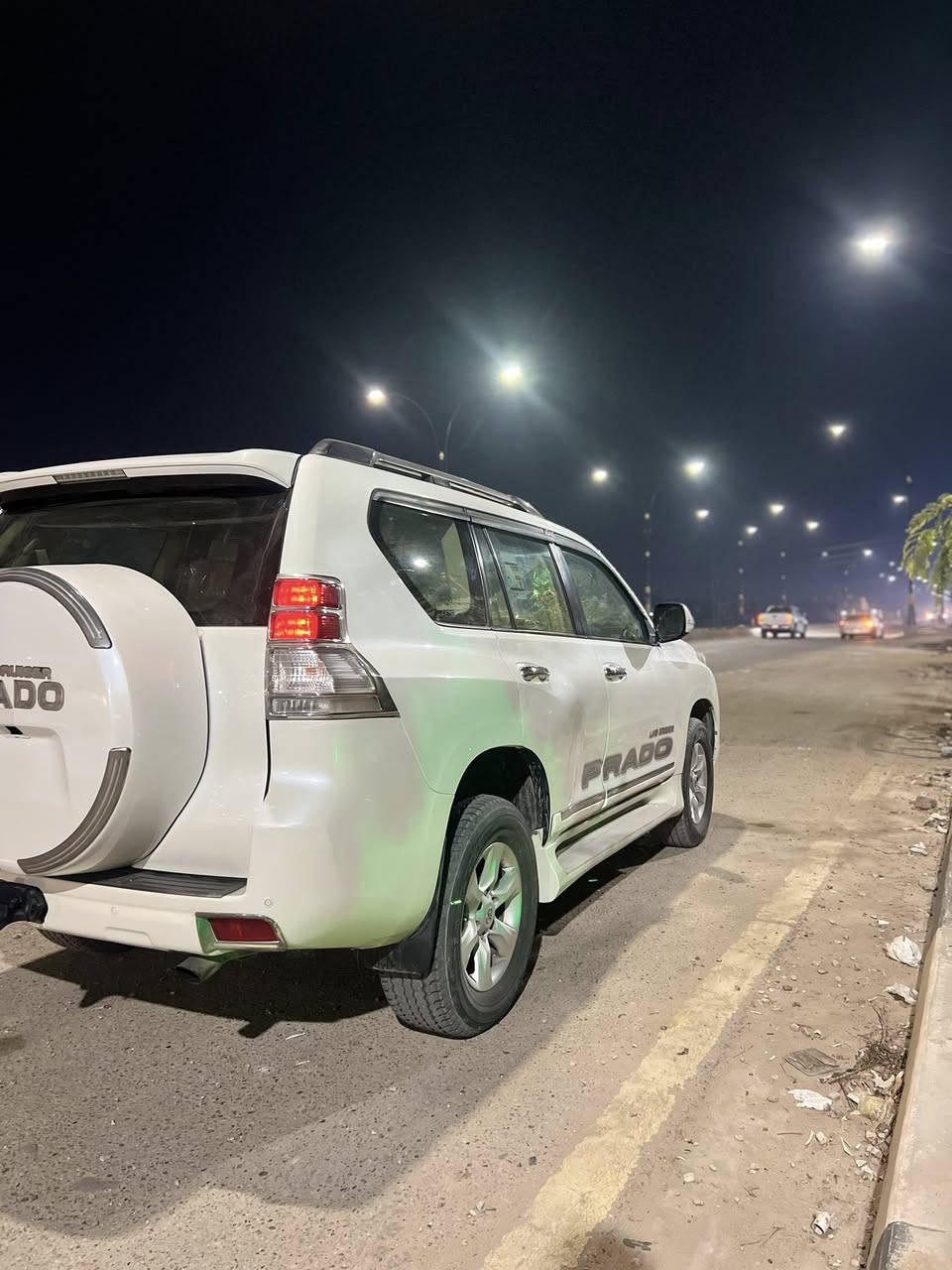 السلام عليكم
برادو 2010 كويتي 

تبريد تلث قطع 

سبع راكب فور ويل 

السيارة موصفات ال TXL المرغوب

مكينه 6 سلندر 

كامل موصفات (بصمه + فتحه + مري شفط + اشاير بالمري + تحكمات استيرن + مانع انزلاق+ حساسات خلفية + كامرة محيطية )

الرقم بغداد الجديد السنويه باسمي  ثاني يوم تحويل 

ما نا قصه اي شي السيارة احلى من الصور بعد  غرفته تلمع 

بيه بارد قليل كلش صور السونار موجوده 

مكان السياره كربلاء 

للاستفسار الاتصال بالرقم ‭0771 616 7355‬ (ابو محمد )
