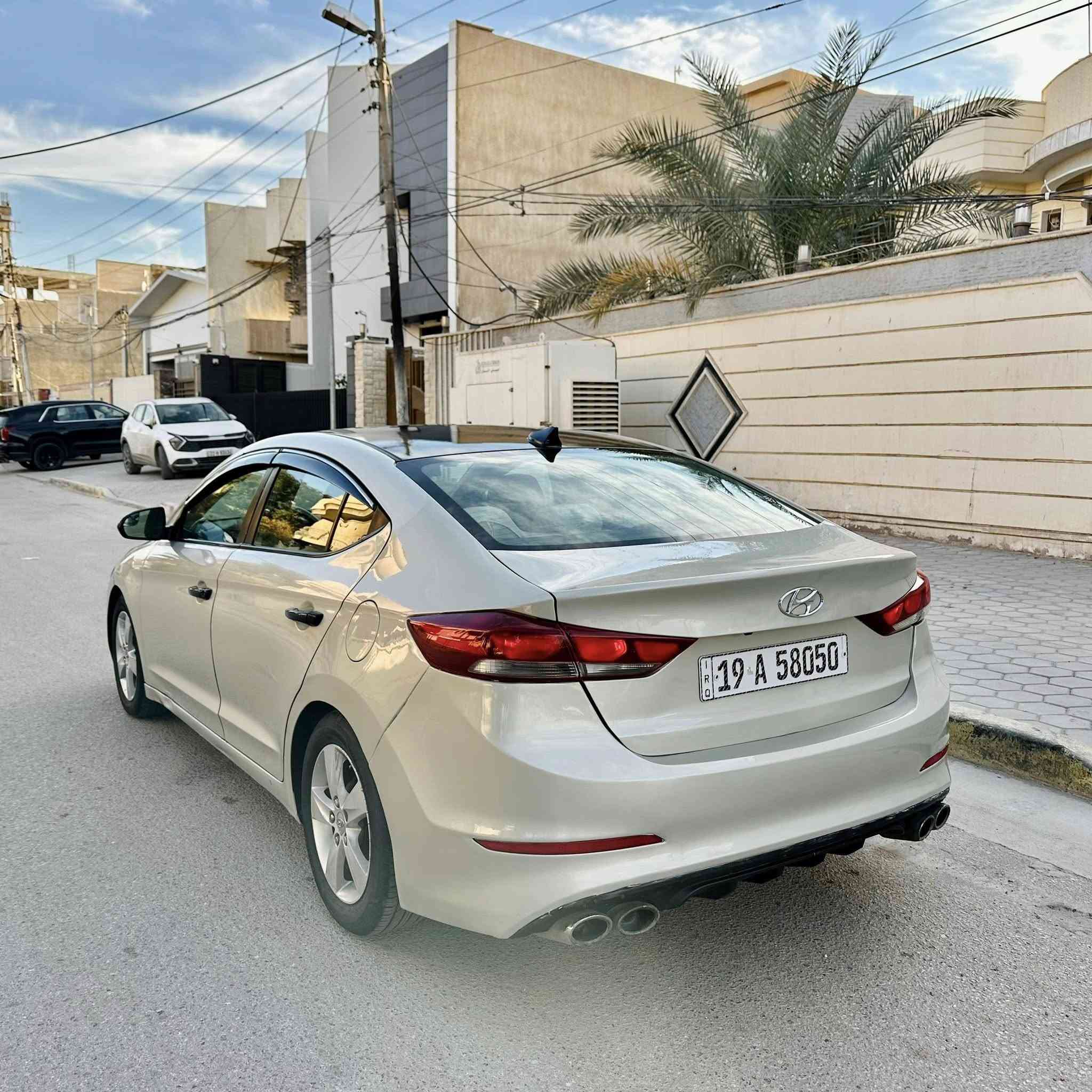 النترا 2017 وارد امريكي رقم كربلاء أنكليزي بأسمي ملصق هزه جديد سنويه مجدده 2030  محرك 2000 دووش كير اوتماتيك حادثها صبغ قطعتين جاملغ خلفي وقبق الجنطه بدون تبديل  ليبل واحد ايرباكات سليمه سياره تخم تاير جديد حداديه تبريد ثلج مواصفات داخل بيجي وتحكم ستيرن جهتين و مثبت سرعة و كامره خلفية و شاشه و درايف مود ثلاث أنظمة قيادة سبورت ونورمل اعتيادي و ايكو اقتصادي بلاجكتور امامي منظومه زنون مكان السيارة كربلاء *********** السعر 120
