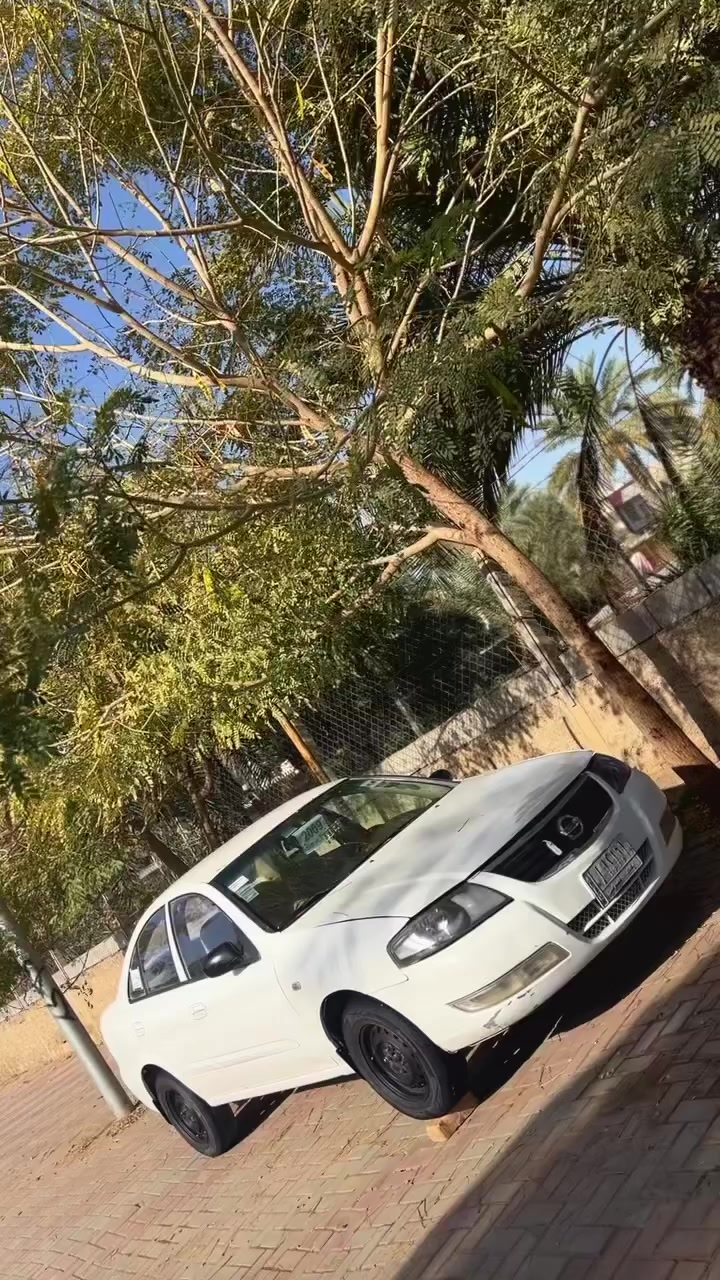 ابو نيس للبيع سيارة بيها صبغ قطعتين ونص ينباع الك 3قطع السيارة حلوة كير ومحرك بل صندوك 
سعر مناسب(85)$ 
***********
