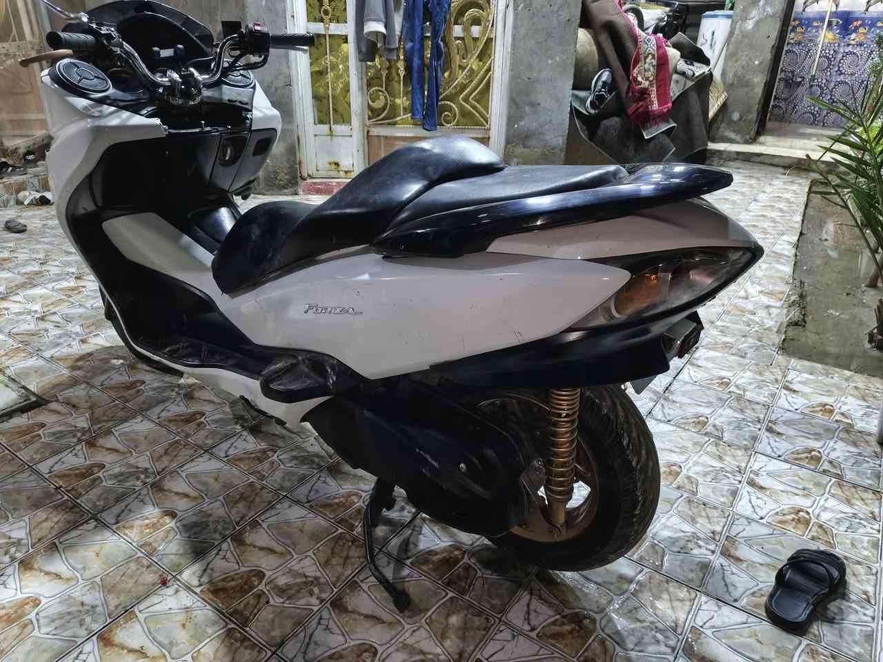 سلام عليكم 
فورزه 010 مكينه وكير كفاله 
مصبوغه جماليه الدراجه ما ناقصه شي نكره سلف 
مكاني الديوانيه 
سعره ٨٥٠ وبيه مجال 
بدون اوراق 
رقمي ***********
