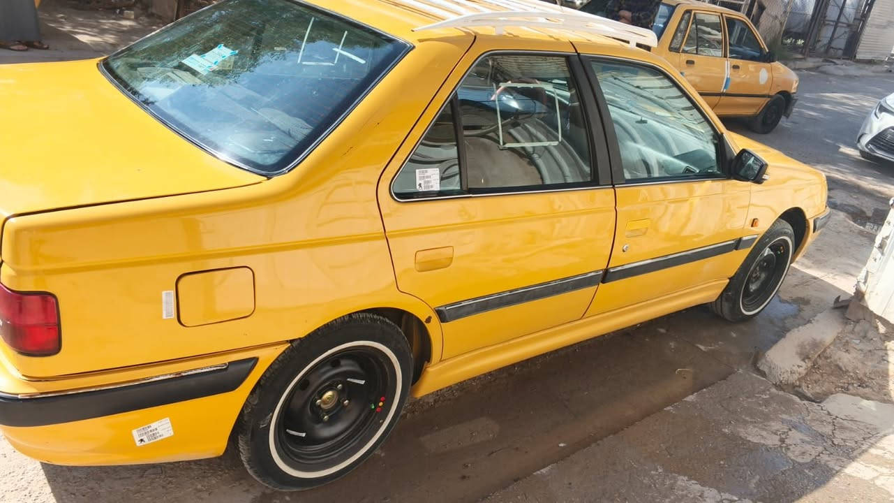 السلام عليكم اخواني  بيجو موديل 2016 تكسي رقم بغداد انكليزي للبيع بيها ظربة بالجاملغ الوره السائق ومصلح اني مكلف بالنشر هذا رقم صاحبها اتصلو بيه *********** السعر 52وبيها مجال حك الجية مكان السيارة العبيدي الرئاسة شارع 20
