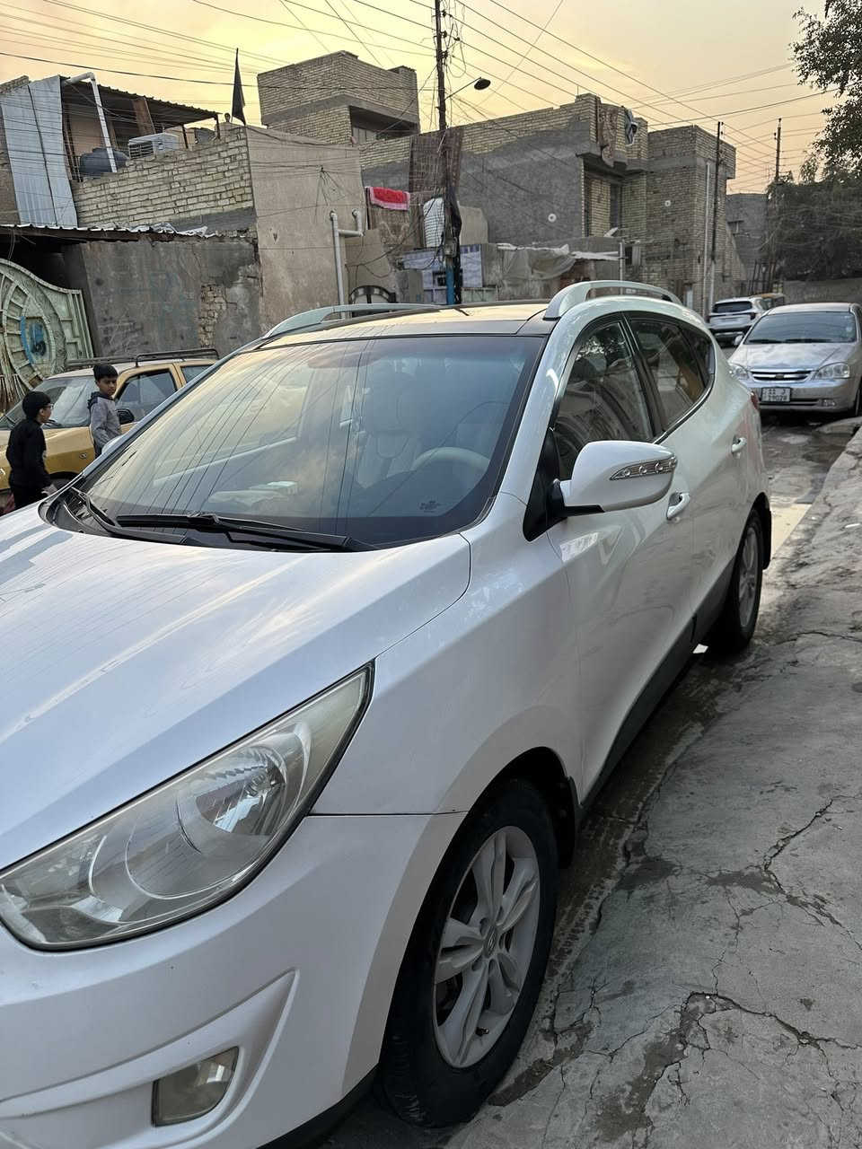 السلام عليكم
توسان وارد خليجي2013
محرك2400
نص فول بانوراما تحكم بالستيرن
أشاير بأمري 
شاشه
كير محرك تبريد ثلج كفاله لسياره
 ع إيد وحده من2013لليوم
ح5ويل كب18 سايد أبريك ب الرجل
السياره خير من الله كلش نضيفه 
موقع السياره بغداد شهداءالعبيدي 
للستفسار
***********
