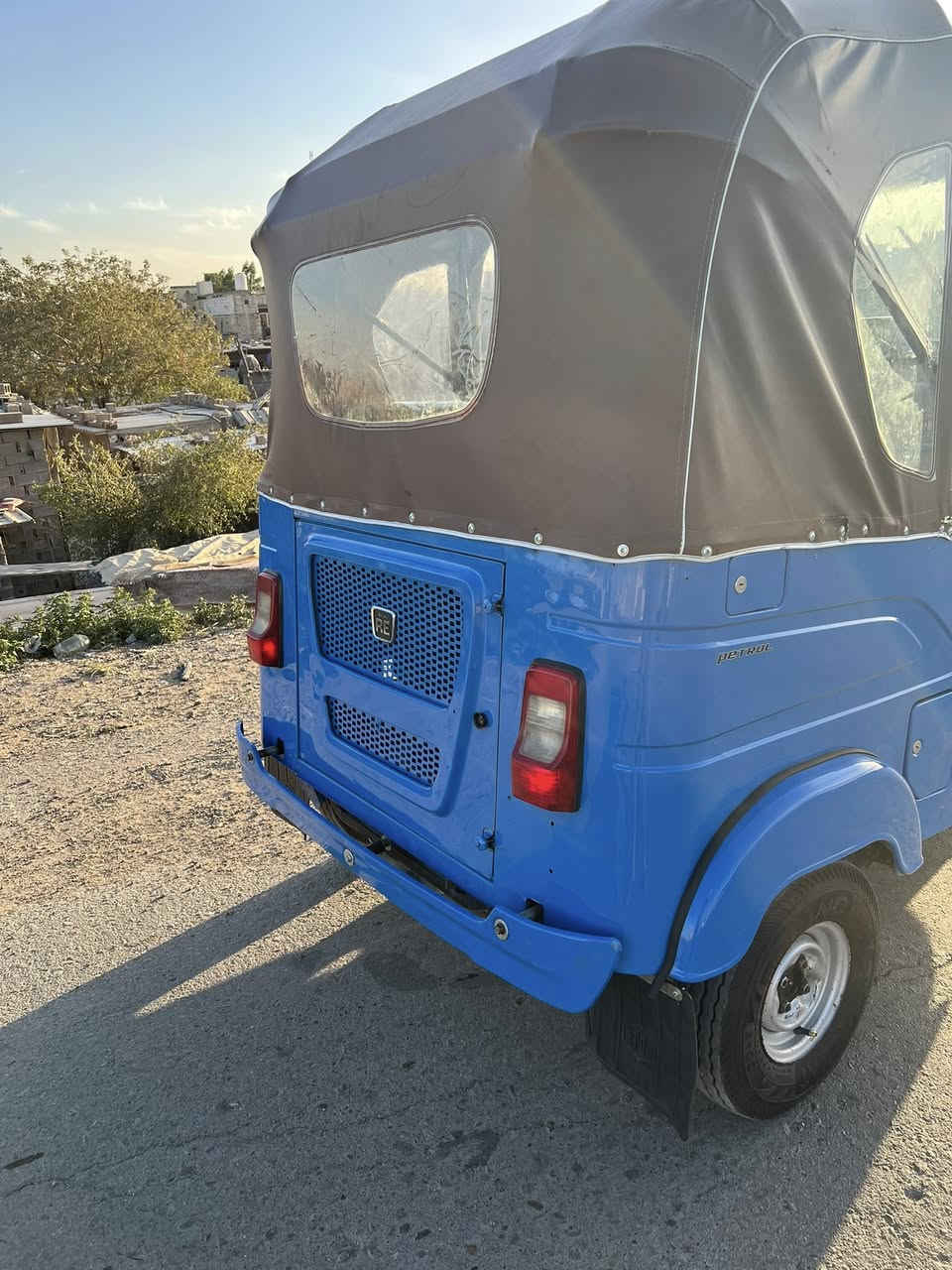 تكتك (21)للبيع مرقم بسمي -مكان-بغداد-الشعب.(***********)تكتك نضيفه ما تصرف عليها شي
