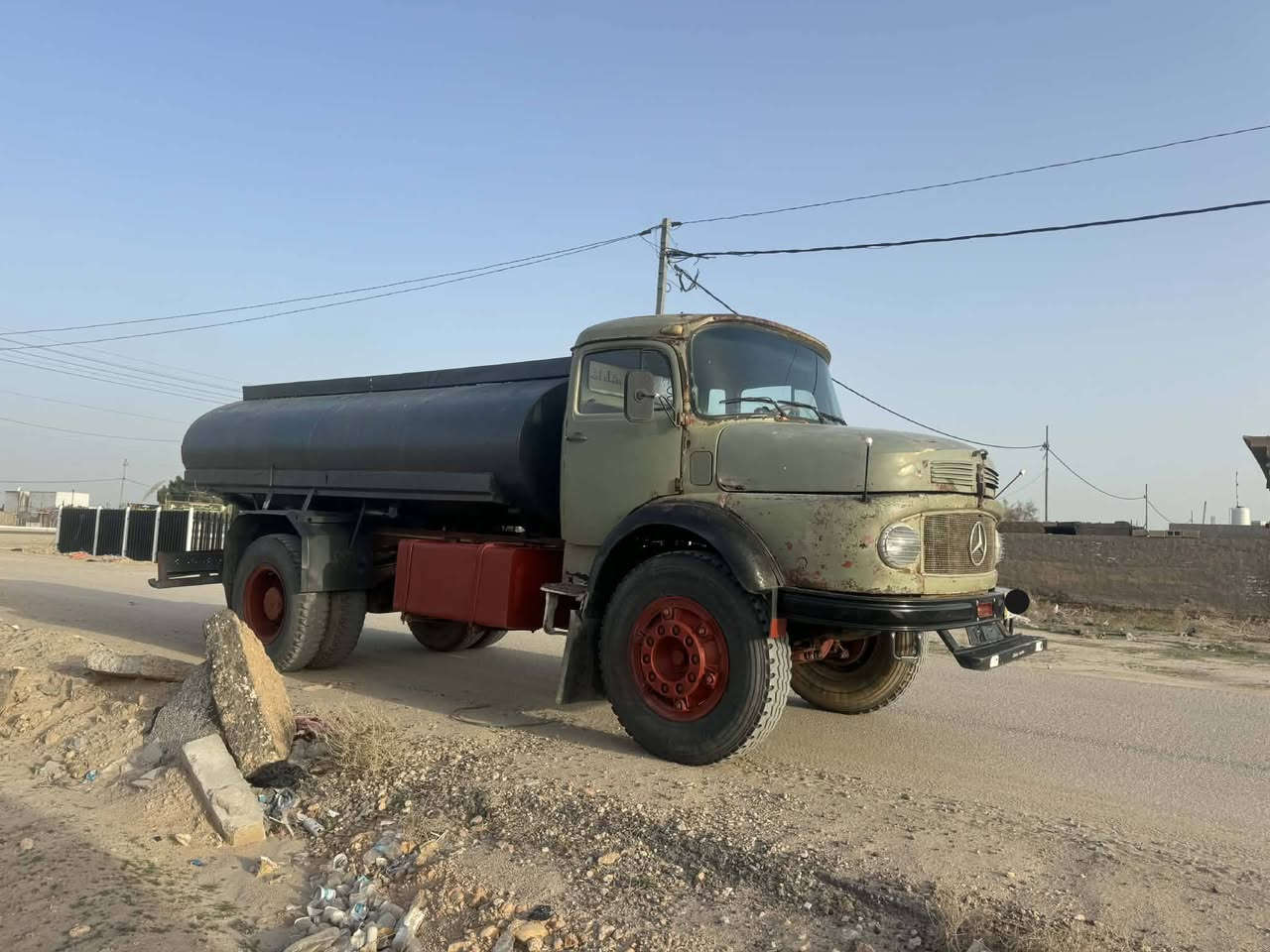 سلام عليكم 
البيع اقجم موديل 1966 
مكينه 55 جديده
كير 25 ابوشخاطه 
فردكسن مال ٨١ 
اكسن نص جيف سياره كله محدثه وجاهزه رقم بغداد ألماني شرط تحويل الاستفسار اكثر على ***********
