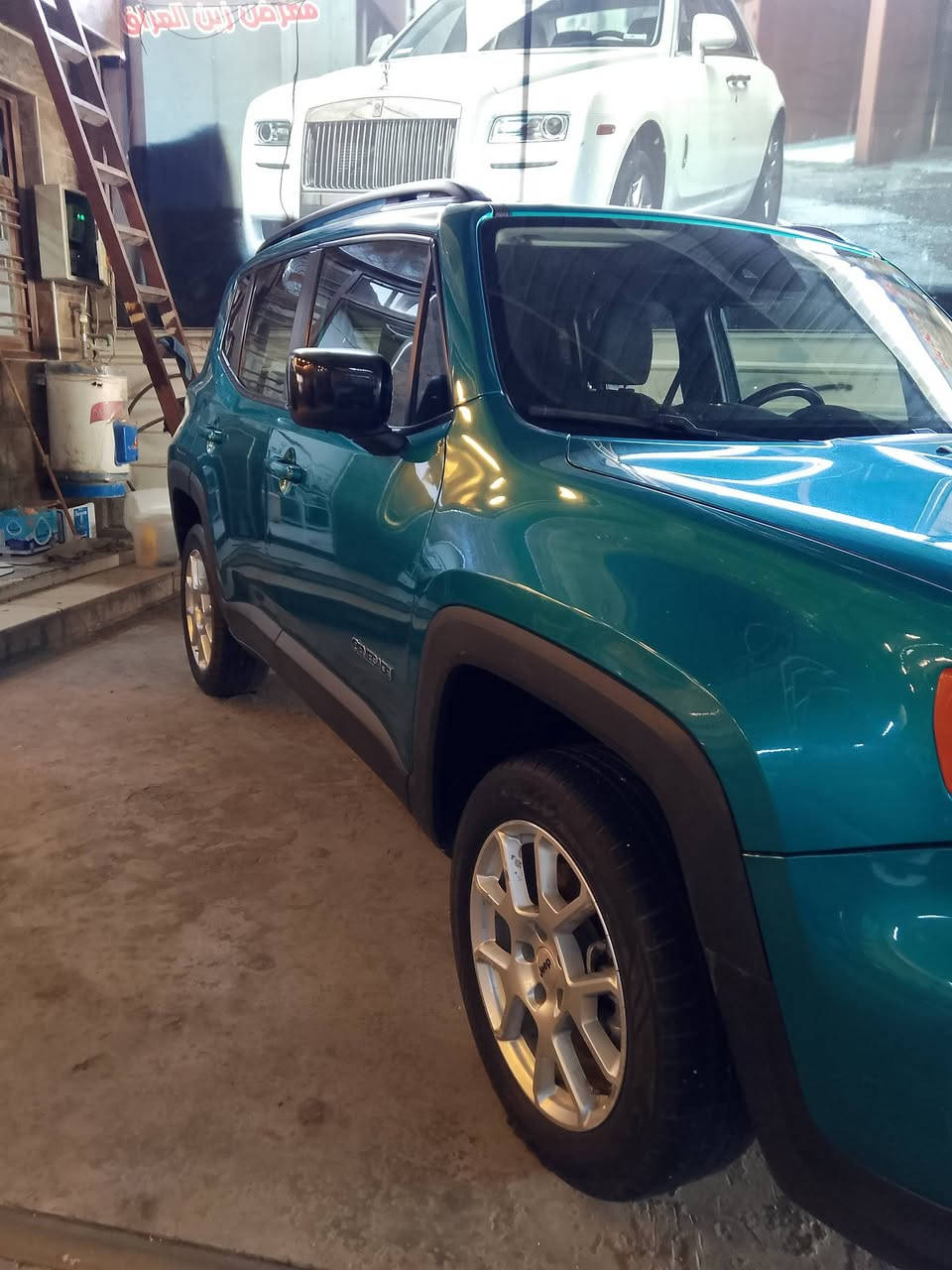 السلام عليكم 
Jeep Renegade
موديل 18 بيها بنيد وباب
السعر 125$ 
العنوان بغداد البنوك 
للأتصال ***********
