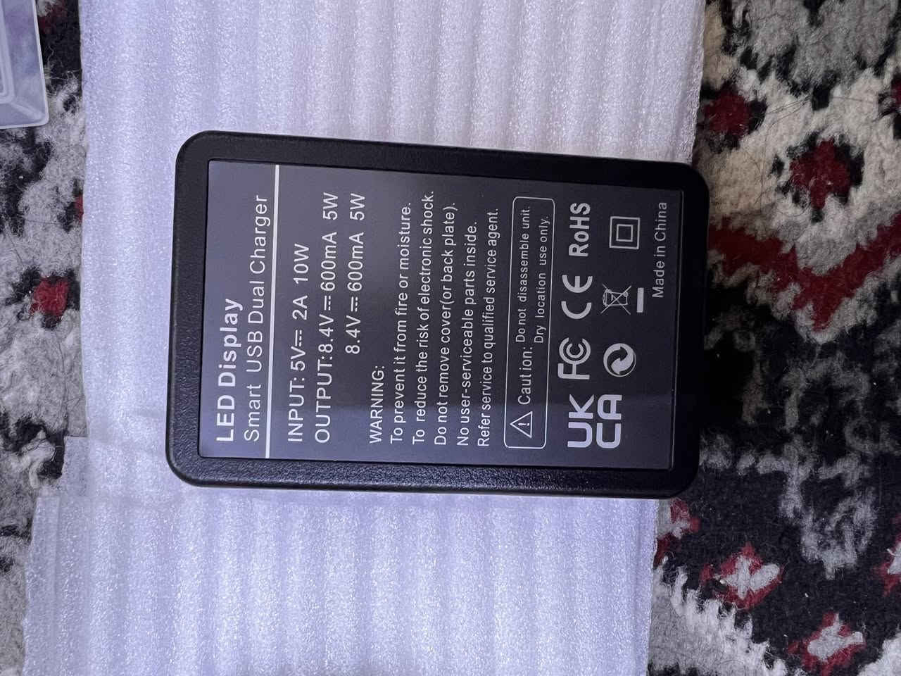 السلام عليكم 
بطاريات كامره +الشواحن 
العدد 8بطاريات 4شواحن 
الي يفيده ينطي سعر وبل عافية عليكم 
تواصل على الرقم ***********
