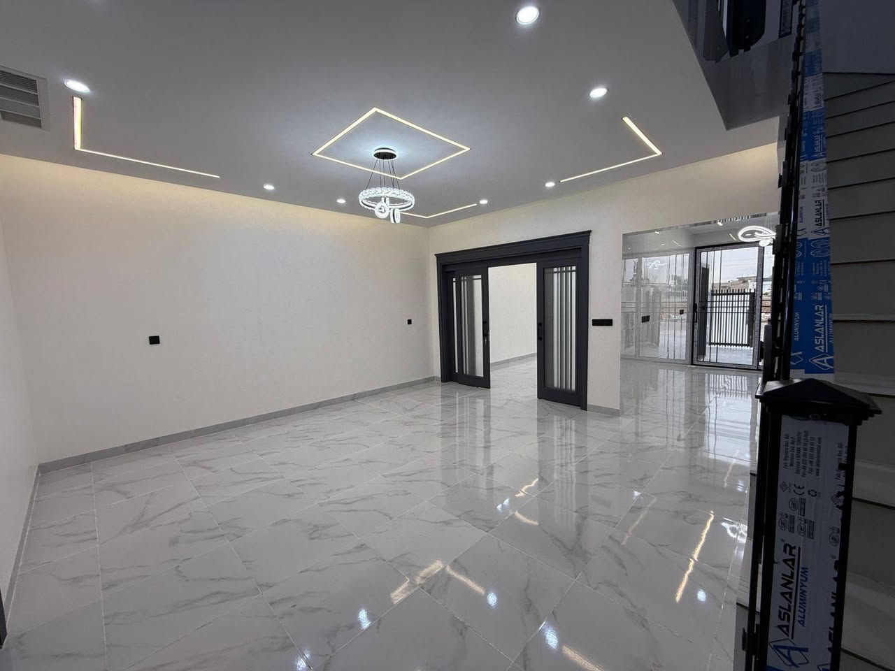 #فرمان_بران
بيتين زيرو للبيع في اربيل 
حي فرمان بران قرب 120متري
ومقابل حديقه رسميه
125م
4نوم
السعر11دفترونص وقابل للتفاوض 
تمليك طابو صرف 

0750 846 2528 

***********
