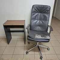 كرسي مكتبي • للبيع