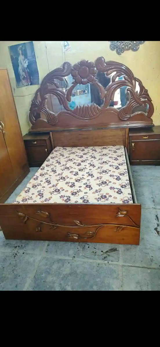 غرفه ام ٦ صاج ثكيل كامله تحتوي على يدات جدد قفاله جدد صبغ تلميع جديد جام جديد ظهر جرجوبه متواجد علخاص اكو توصيل رقمي ***********ابو جود سعره ٣٠٠ هيه وكروته واصل
