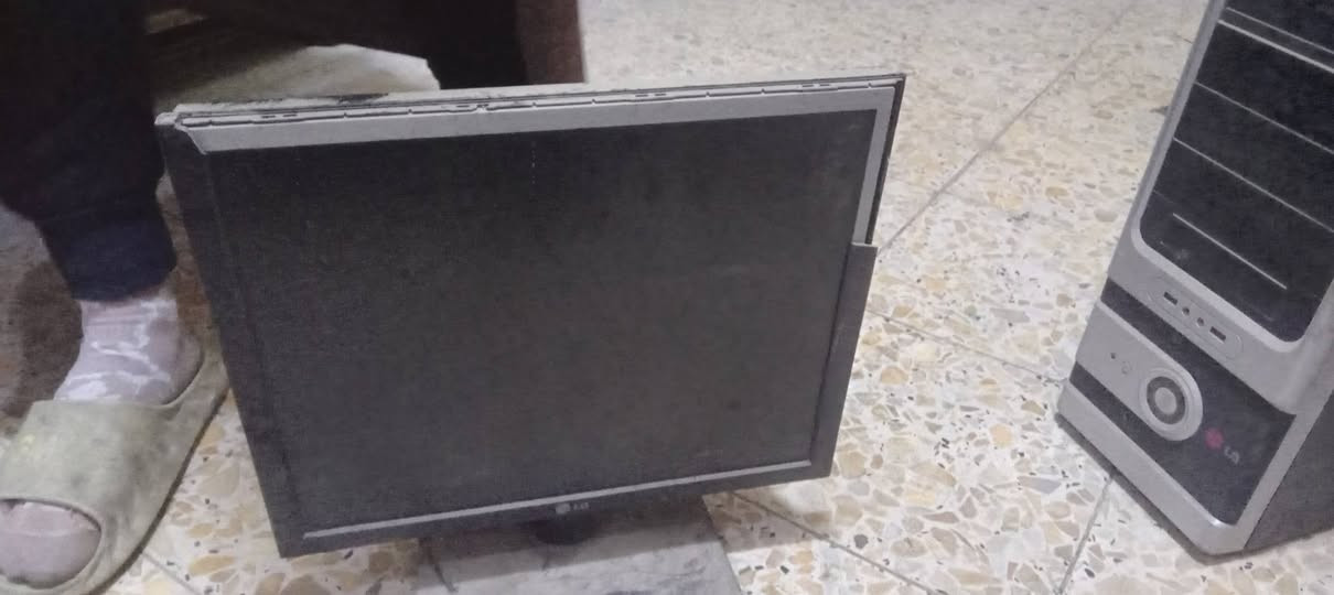 حاسبه للبيع معه يوبي اس وشاشه رقم *********** مستعجل عله بيعته ورخيصه
