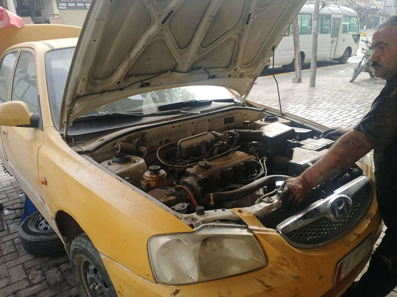 السلام عليكم اخوان حداديه صدر جميع انواع السيارات للبيرنا جميع انواع الميرنه وكل موديلاتها توجد ايضا مواد احتياطيه سبع الاسعار الميزانيه مجانا مع الصدر خياليه رقم مكان العمل بغداد سبعه بكار قرب بازيخنه رقم الهاتف *********** عباس ابو اشرف
