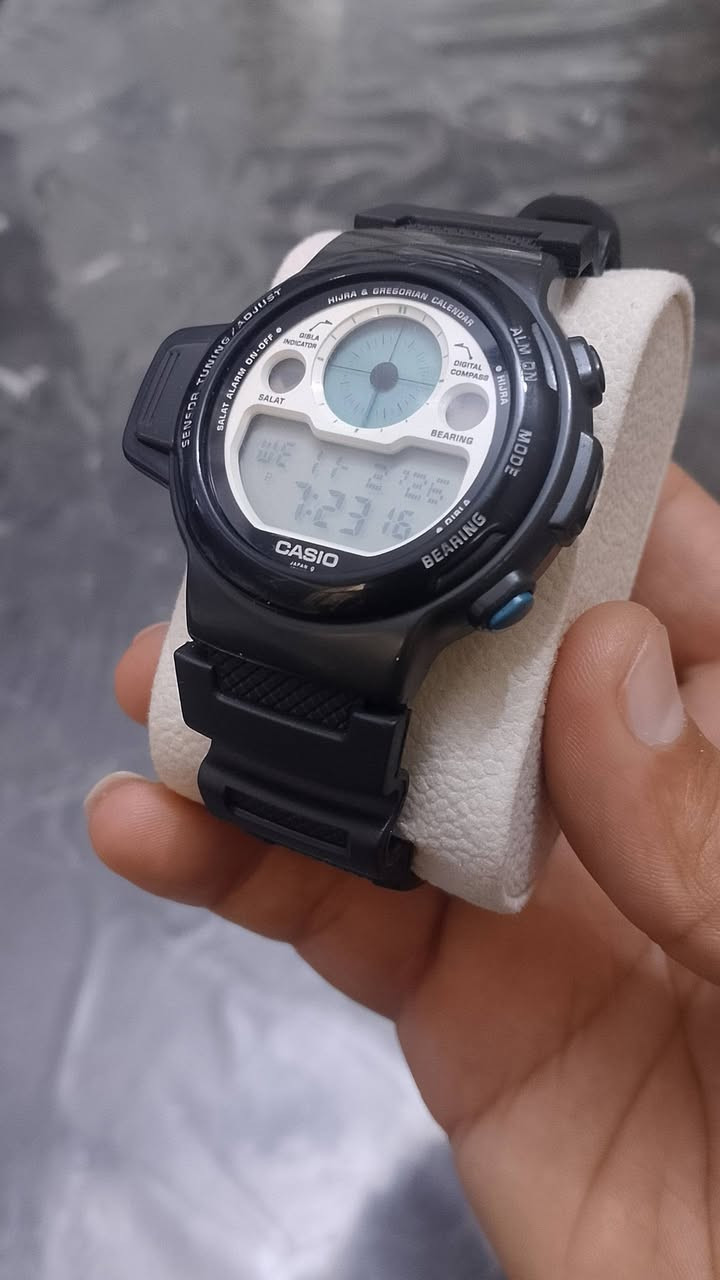 نوادر الكاسيو CPW-310 
ساعة يد رقمية صدرت حوالي عامي 1993-1994
 انتاج اليابان 
 وتشتهر ببوصلة القبلة وحساب أوقات الصلاة التلقائي. تستخدم هذه الساعة وحدة 1044 
وتجمع بين وظائف ساعات كاسيو القياسية
 مثل المنبه وساعة الإيقاف ومؤقت العد التنازلي 
والإضاءة الخلفية الخضراء
 بالإضافة إلى ميزات دينية فريدة
 مثل خمسة منبهات للصلاة اليومية والتقويم الهجري/الميلادي وتوجيه القبلة
انتاج


**إذا كنت صاحب هذا الإعلان وتريد حذفه لأي سبب، رجاءا أرسل رسالة إلى الدعم الفني**