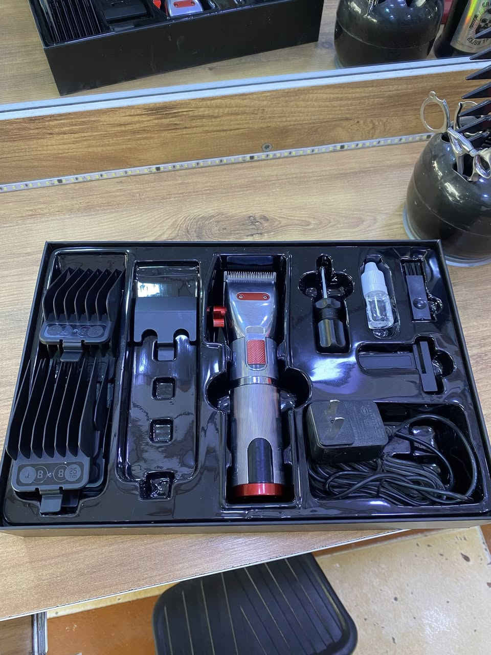 سڵاو ئەم ئەشیایەنە بۆ فرۆشتن
مەکینەی Madeshow سەرچاکردن بۆ فرۆشتن پاتری و دەمی هیچ کێشەیەکی نیە و بە شەرت ئەیفرۆشم و شەحنی بەشی ٤ سەعات ئەکات بە ٦٠ هەزار 

مەکینەی سفری Kemei زۆر تازەیە و کەم ئیشی کردوە بە ١٥ هەزار 

جیازی شەمعه بە ٨ هەزار 

بۆیاخ ریش و سەر هەمووی بە یەکەوە ئەفرۆشم بە ١٢ هەزار 

ناونیشان ناحیەی پیرەمەگروون نزیک سلیمانی 

نامە بنێرن یان تەلەفون بکەن لە خزمەتانام 
***********
