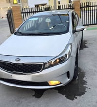 كيا سيراتو 2017 خليجي حرة رقم مثنى سنوية 2027  شاشة كامرة بلاجكتور شاي...