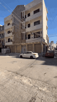 للبيع بنايه المساحه ١٣٠م  واجه ١٦ونزال ٨الموقع الغدير ٧٠٦  موقع حيوي ٦...