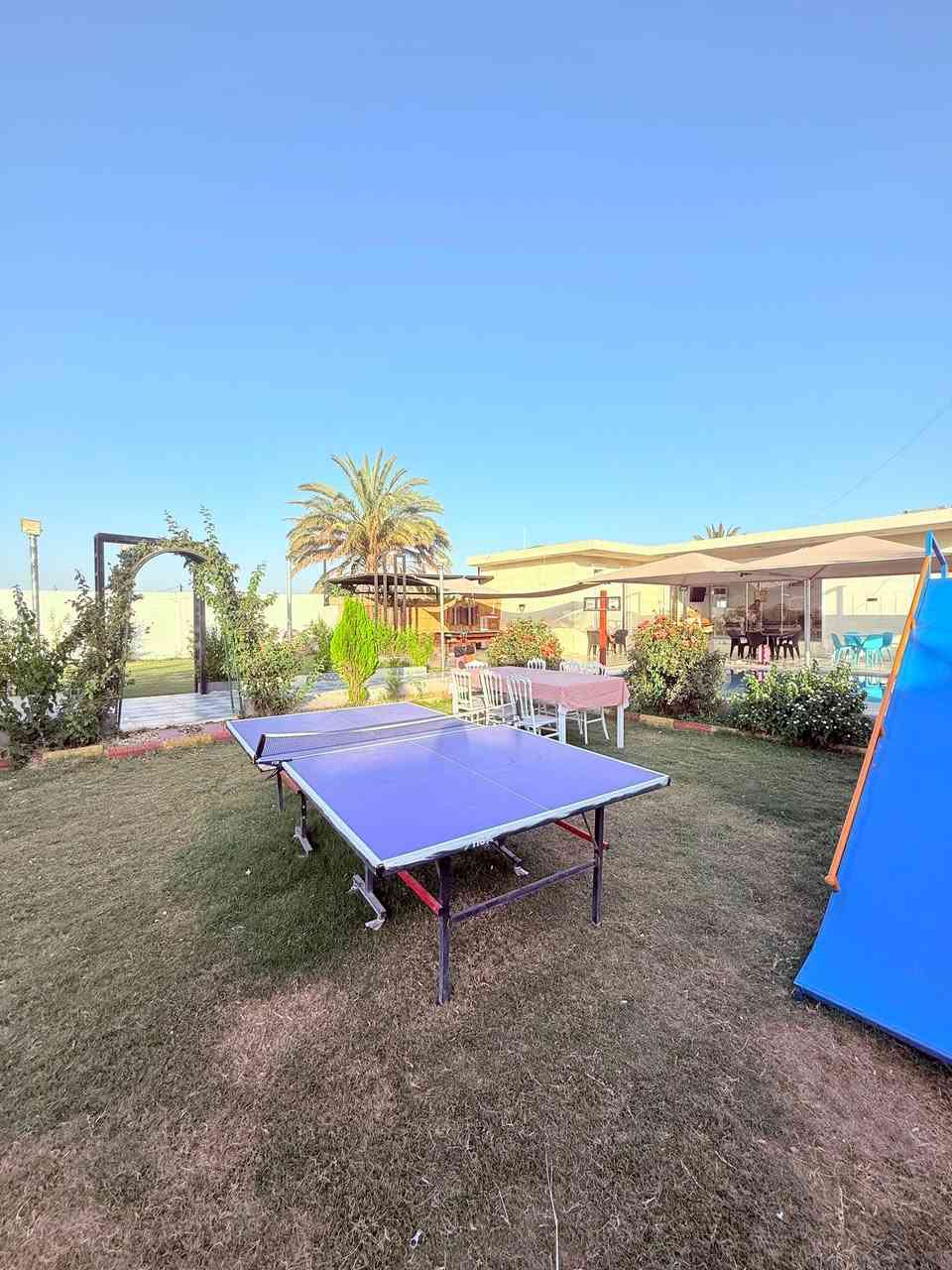 الثقه عنوان مزرعه عشق اختياركم لأفظل 
مساحه المزرعه 2000م
المسبح 🏊‍♂️
طول 12 *6 
عمق المسبح من 150 إلى 185 
مسبح للأطفال 🔴قطر 4م 
عمق 70 
إضافه جلسه  مأيه +شلال 
حدائق عدد2
جلسه عربيه خارجيه 
مع مجموعه جلسات خارجيه 
صحيات خارجيه🚾 شرقي + غربي 
باربكيو 🔥🔥
مجهزه بالكامل 
مجموعه العالب الشباب 
بليارد 🎱فيشه ⚽️منظده🏓
مع مجموعه ألعاب لأطفال 
داخل المزرعه 
غرف عدد 2 
صاله كبيره 
مطبخ مجهز بالكامل 
مكبرات صوت داخليه 
المزرعه مكيفه بالكامل + مولد اوتو 
ملاحظه ((تغير الماء بعد كل حجز ))
للحجز والاستفسار تواصل واتساب ***********
