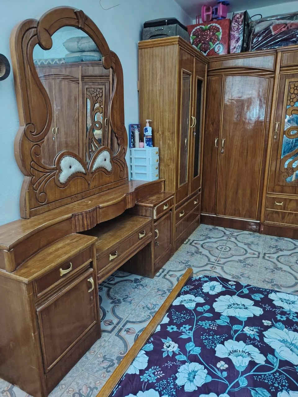 غرف نوم اللبيع
تخم اللبيع عدد القطع 4+زاوية 
مكان بابل حي العسكري 
رقم ***********
