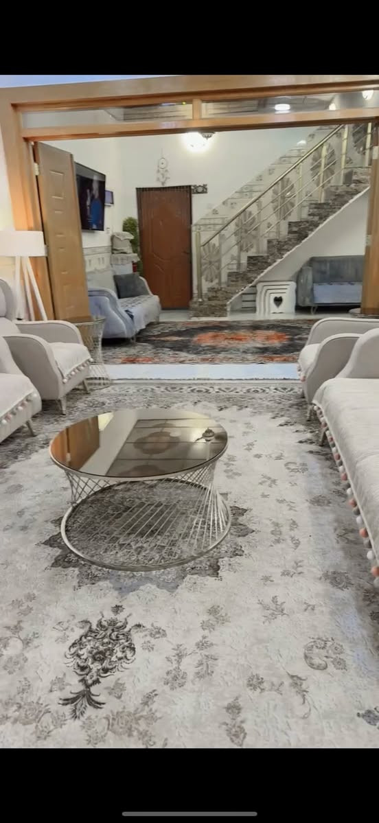 دار للبيع طابو زراعي المساحه ١٢٥ متر يحتوي على غرفه نوم وصاله ومطبخ وحمام داخلي وحمام خارجي واستقبال وطارمه وطابق ثاني يحتوي ع صاله وحمام العنوان كوفه حي ميسان قرب سكله الكرعاوي لاستفسار ع هذا الرقم بي وتساب ***********
