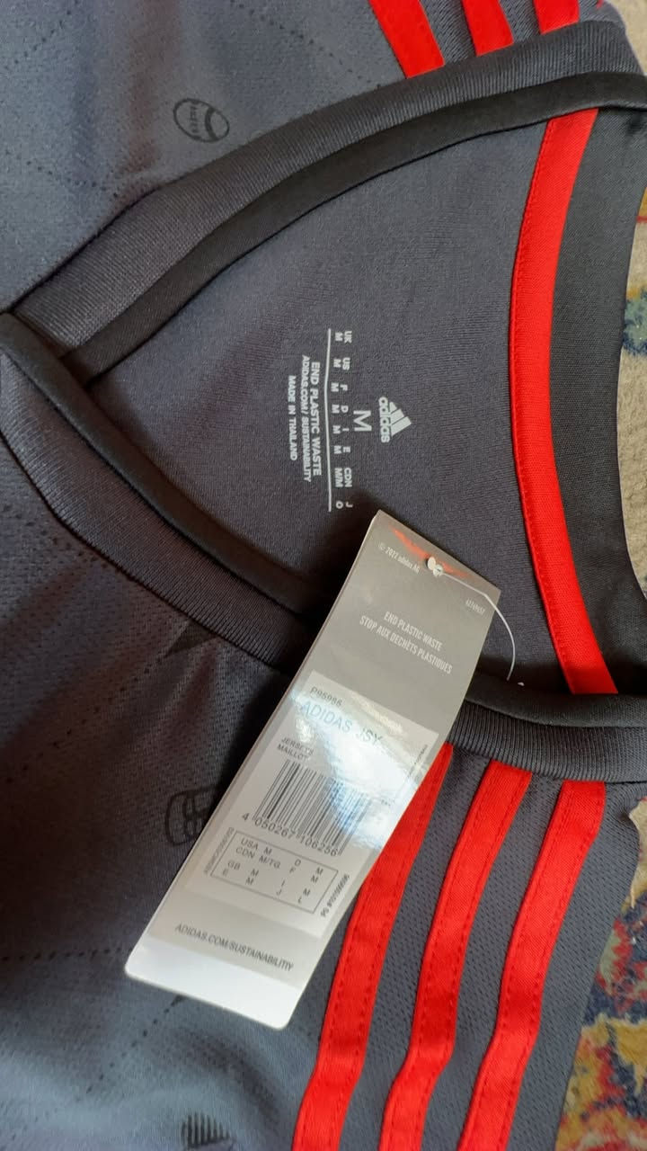 دريسات كلهن اصلي وكاله شركة نايك واديداس وامبرو 
الواحد 15 ثنين 25 يوجد توصيل جميع المحافظات 
مكاني بغداد الغدير ساحة نيسلون
***********
