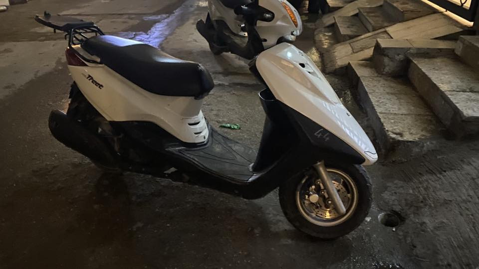 يالله سلام عليكم
اگزز للبيع نوزل 
نكرة سلف بگل وكت 
شلعه ومعدل خير من الله 
كلشي ممبدل بيها ماشيه 37 الف فقط 
تجي تفحصها عجبتك على عيني وعلى راسي 
قبل أسبوعين اخذتها ب13$ ومحتاج الفلوس ضروري 
صراحتًا ب10$ وبيها مجال بسيط مكاني الرحمانية قرب كورنيش البيروتي  ، اتصال ***********
