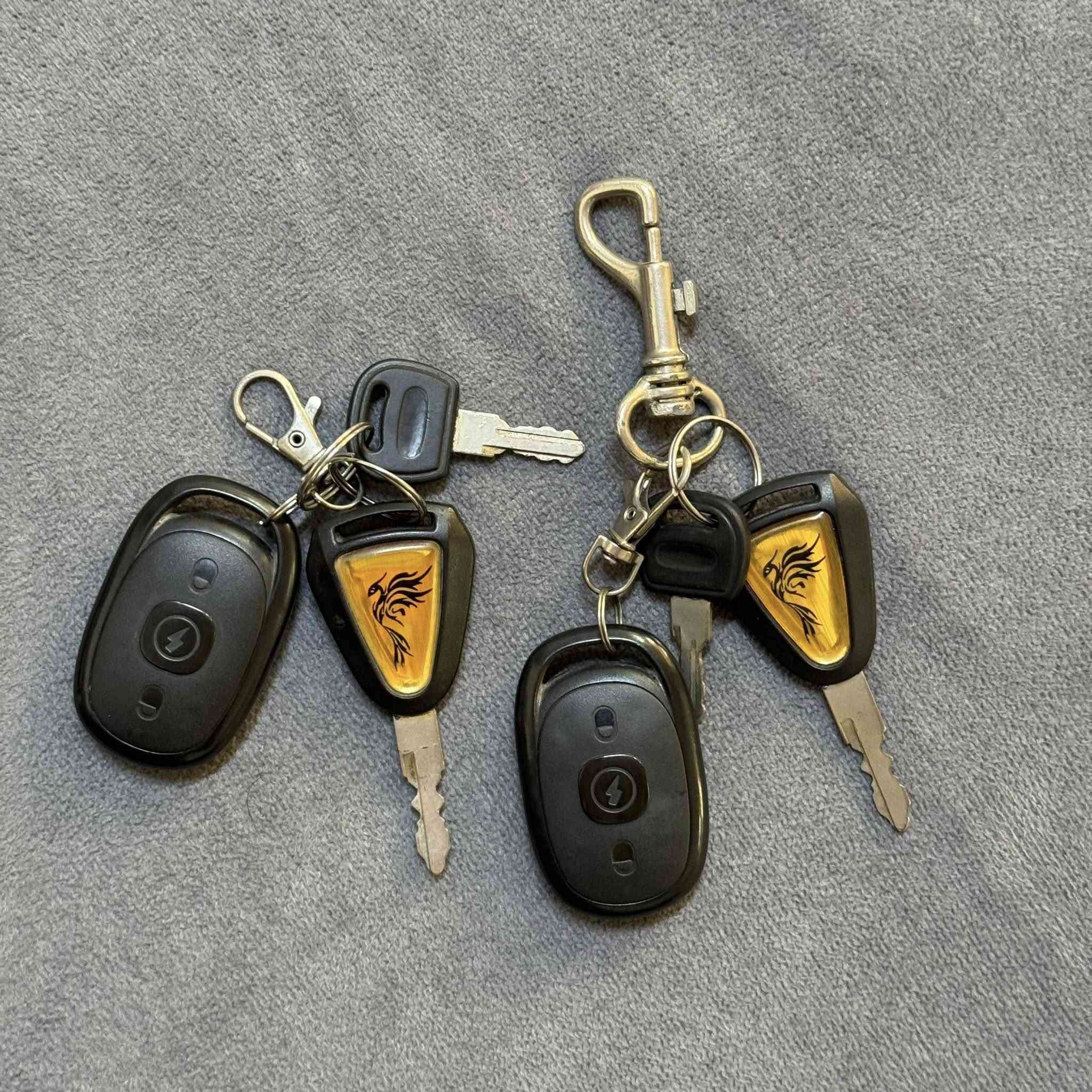 ماطور شحن للبيع

المواصفات:
1- سويج تشغيل عدد 2.
2- بصمة تشغيل عدد 2.
3- تشغيل عن بُعد.
4- اطفاء عن بُعد.
5- قفل وفتح عن بُعد.
6- قفل مانع سرقة.
7- السرعة 4 گير.
8- لايت واشارات وخلاط.
9- هورن وتنبيه مع الاشارة.
10- بطاريات عدد 5.
11- البطاريات مغلقة عدم السرقة والتعرض للماء.
12- سيباية جلوس او صندق اغراض بالخلف.
13- وقافية جانبية ووقافية وسطية.
14- حاملات اقدام عند الجلوس.
15- نشرة خلفية تعمل في الليل فقط لتنبيه المركبات.

الماطور نظيف وتايراته جديدة وغير مفتوح او مبدل فيه اي قطعة (وضع شركة) 
السعر: 450 الف وبيه مجال بسيط
المكان: الموصل الايسر حي الميثاق
التواصل واتساب: ***********
