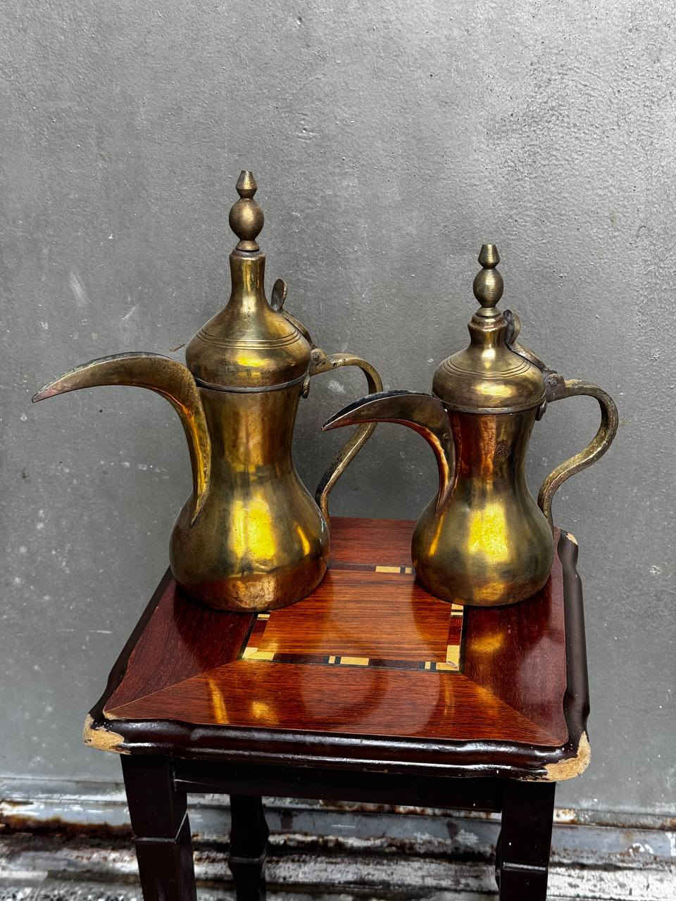 دلال شامية قديم  الكبيرة قياس 32سم بدون ختم الثانية غطى ناصي قياس 28سم مختوم عمر الكيال نضافات عالية 
*********** بغداد يوجد توصيل
