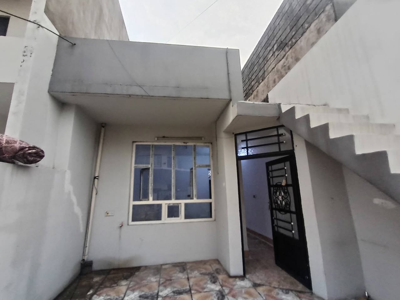 دار طابق واحد للايجار
المساحة / ١٠٠ متر
العنوان / كركوك حي النصر الثانية قرب مستشفى الولادة والأطفال
الإيجار الشهري / ٣٠٠ الف
للاتصال / ***********
