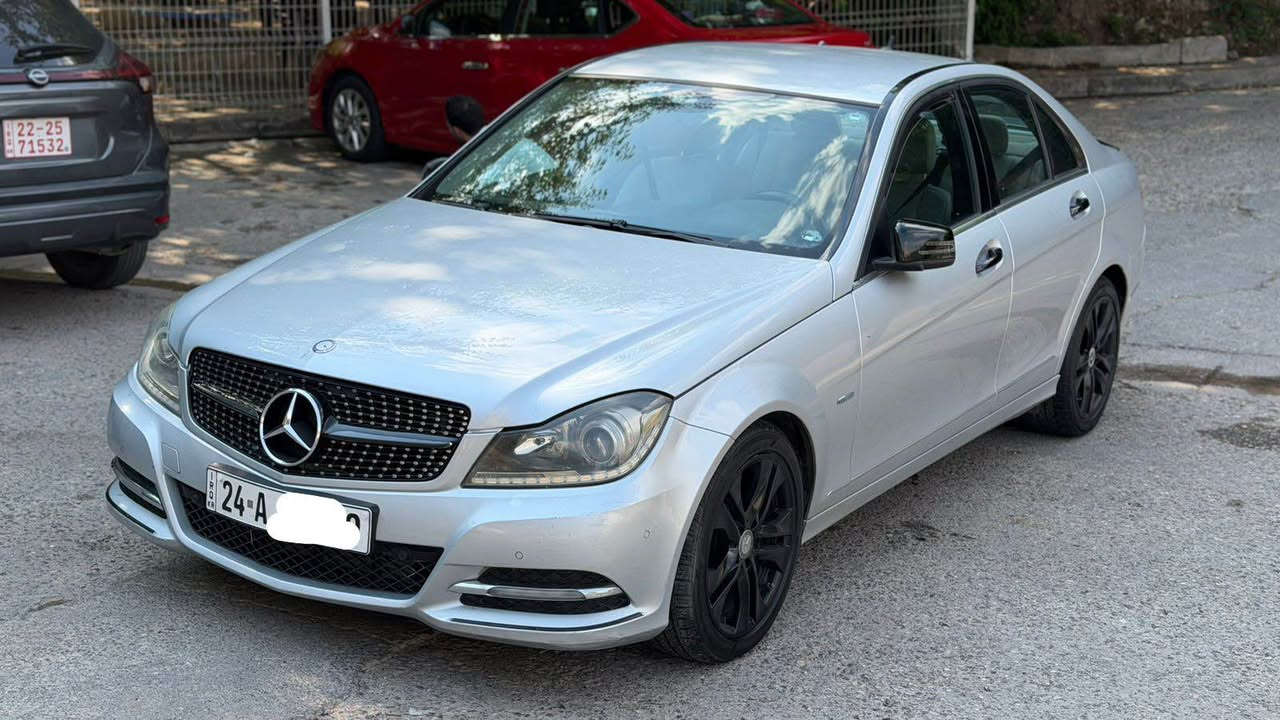 مارسدس موديل 2012حجم C200سياره جديد لوك  بدون صبخ حتي دعاميات بدون صبخ 200الف كيلومتر ماشيه رقم دهوك سنويه رقم جديد سياره ع وضع شركه وارد الماني ضمان دولي ٣سويج مال شركه برغي ماناقص سعر 120ومجال مراوس ب رقم شيمالي فقط مكان قضاء عقره اكر, نينوى


**إذا كنت صاحب هذا الإعلان وتريد حذفه لأي سبب، رجاءا أرسل رسالة إلى الدعم الفني**