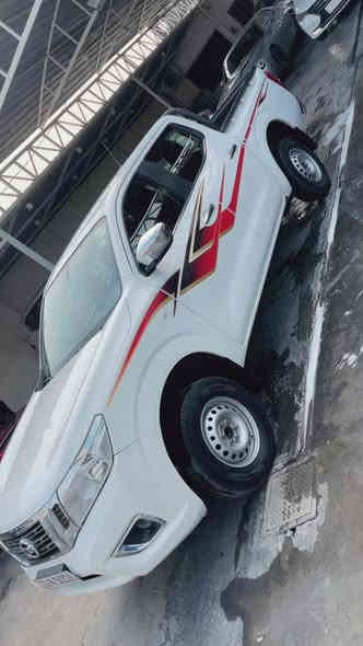 السلام عليكم بيكم نيفاره موديل 2017 
السياره كفاله عامه من الصبغ والبارد  جام كهرباء رقم اربيل الجديد حساس خلفي كامره 
السياره كولش نظيفه بغداد مدينه المعارض معرض الخلاص 153 
***********
