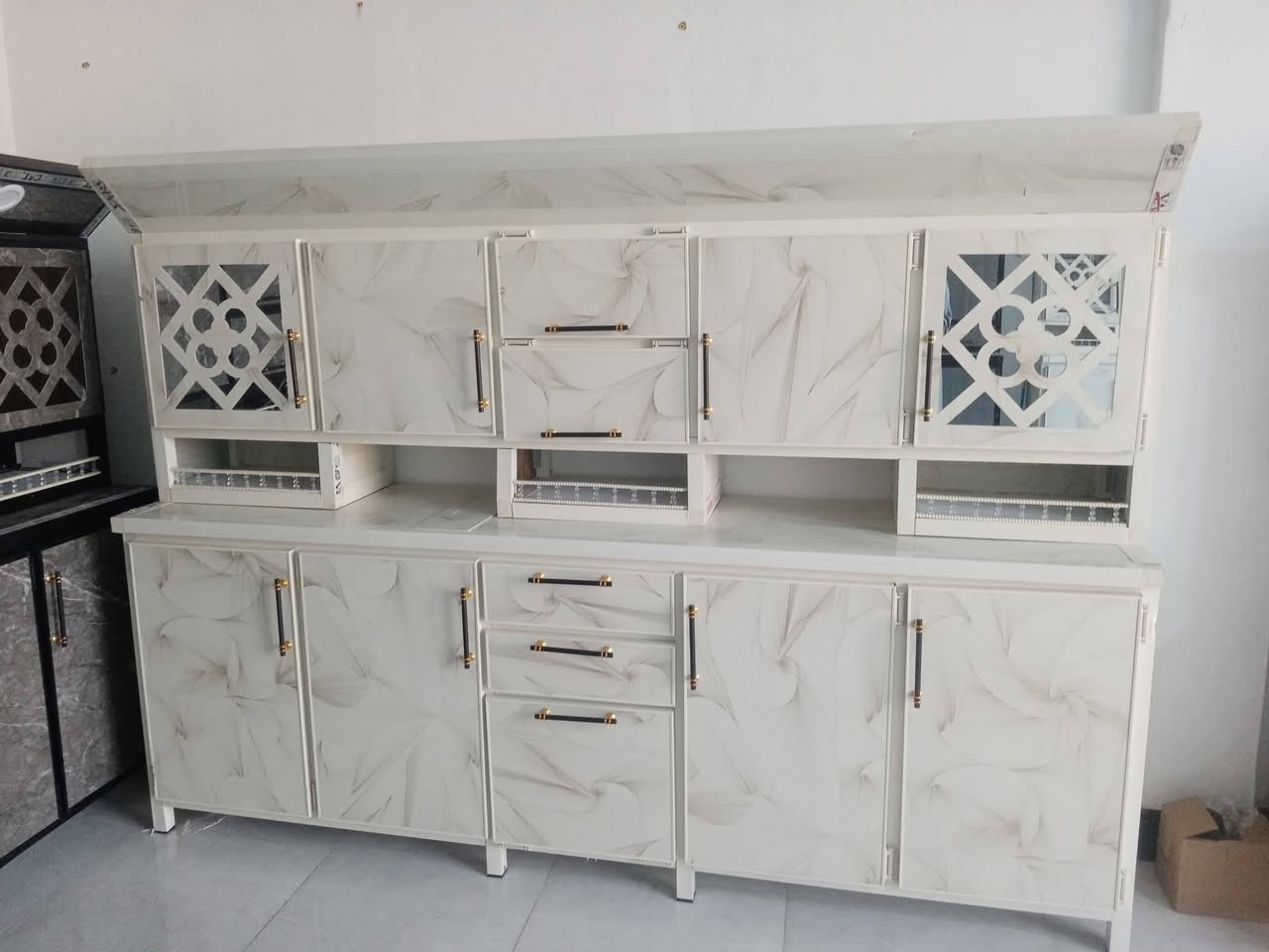 وصول وجبه جديده كاونترات مترين ونص سنك متر و30 مرمر جديد ما مستخدم بأنسب الاسعار اتصل ودلل ***********
