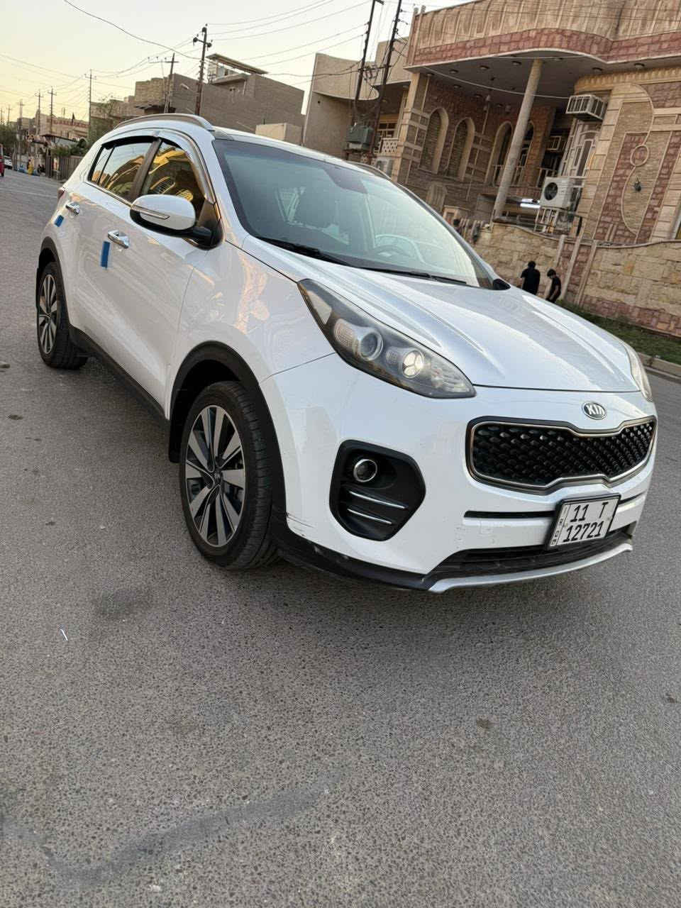 كيا سبورتج للبيع موديل ٢٠١٨ السياره مكفوله عدى بارد اباب السائق وبي شويه تكحيل كارت الباقي كفاله من الصبغ والتبديل ماشيه ٩٢ الف كيلو مكاني بغداد البلديات السعر ١٥٠ ورقه ***********
