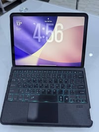 ايباد برو حجم 11 نظافة ٪100 ذاكرة 256 مع حافظة كيبورد ماركة wiwu للبيع...