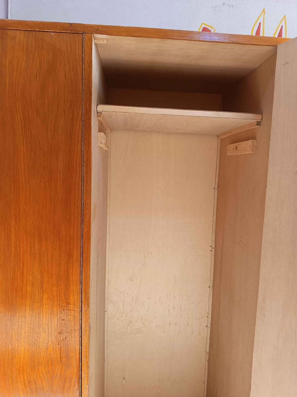 قنصور خمسة أبواب نظيف شغل ثقيل ارتفاع مترين و5 سم السعر175العنوان حي تسعين نهاية حي صدام *********** موصل, نينوى
