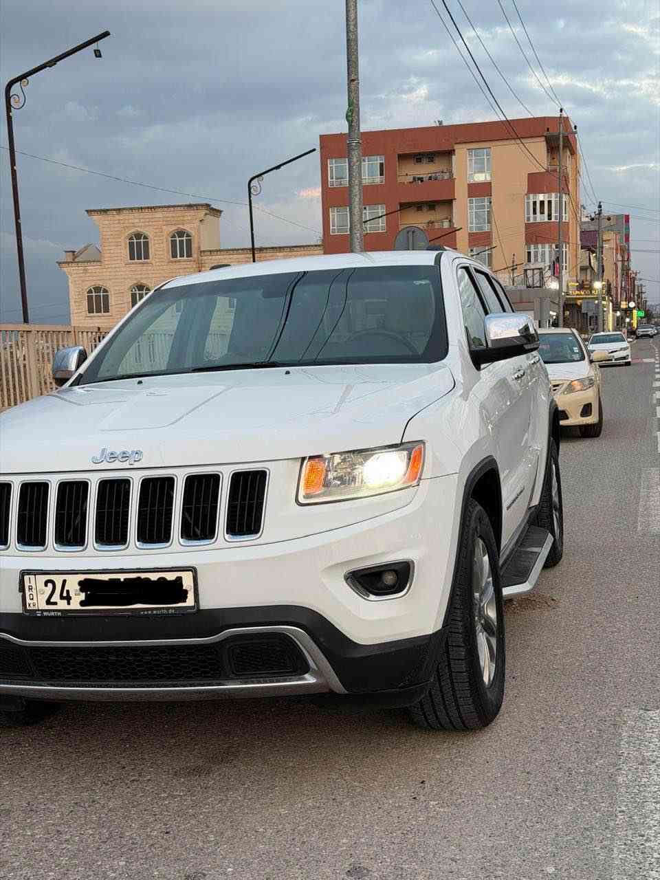 Jeep limeted
موديل ٢٠١٥
كلين تايتل 
بدون دعم بدون صبخ 
ماشي ١٣٠ الف 
گير محرك شرط مامفتوح 
مواصفات 
بصمه 
ابواب بصمه 
شاشه 
كاميره 
كشنات جلد 
كشنات كهرباي 
 مكان سياره زاخو 
بيع و مراوس معا هايلندر.  موديل جديد 
رقم سنوية كلها جديد 
سعر سياره ٢٢٥ و مجال بصيط 
*********** زاخو, دهوك
