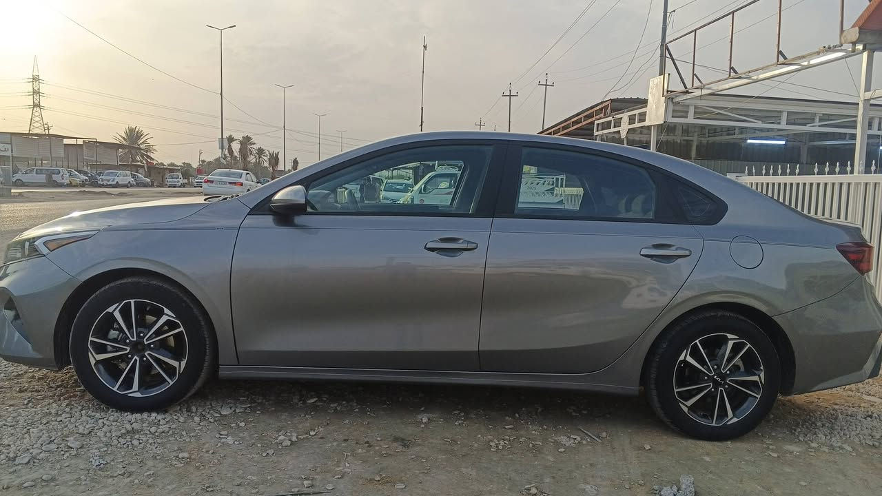 السلام عليكم
كيا فورتي 2023امريكي
حادثهه دعاميه وبيه 3قطع كلير صبغ فقط
لون سمنتي رقم اربيل
سياره ماشيه 29الف حقيقي 
المكان بابل الشوملي قرب السيطره معرض سيد حسام الشرفي 
الاستفسار 
‏‪***********‬‏
