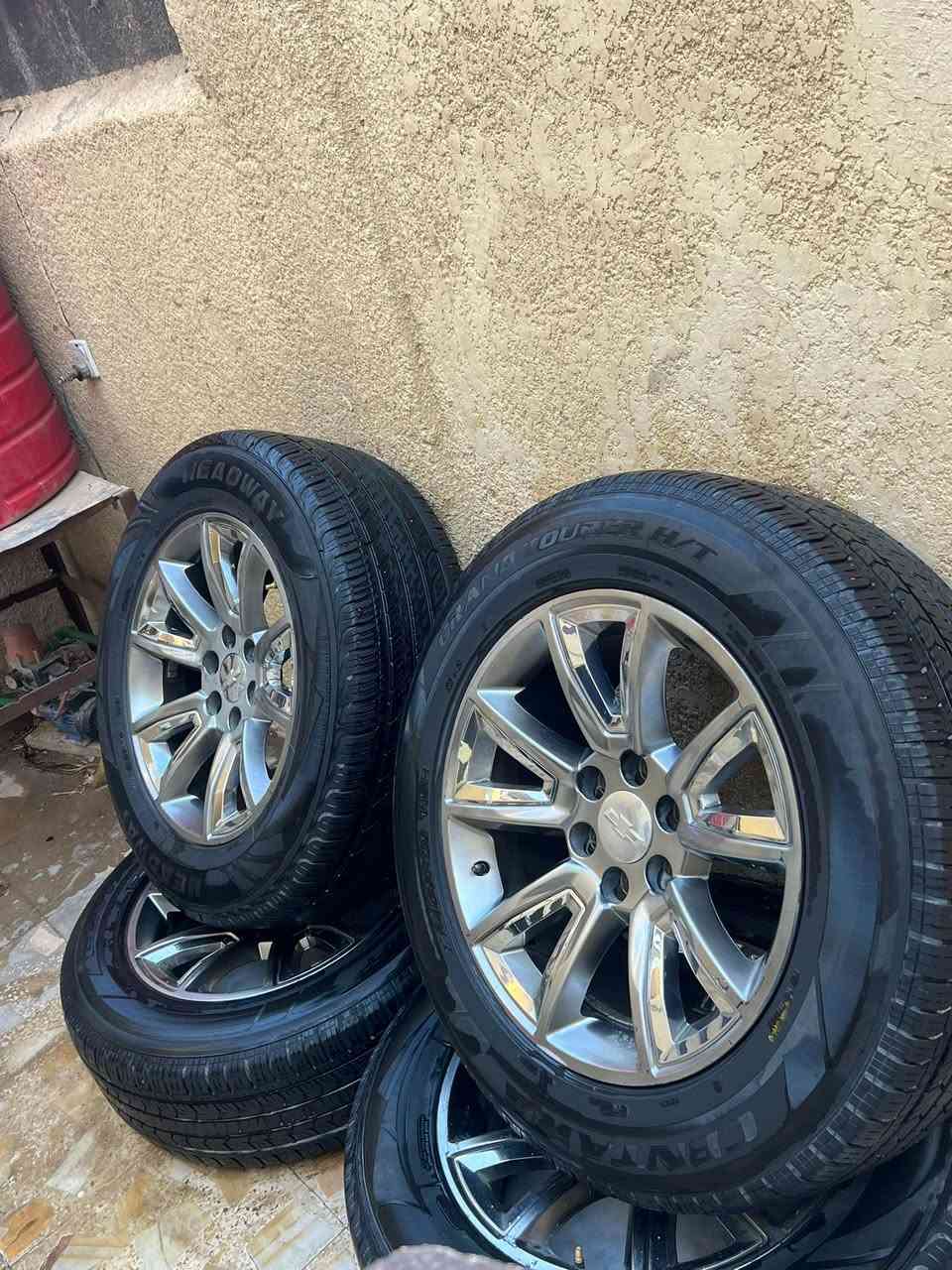 السلام عليكم تخم ويلكب هوه وتايرته
مال شفرليت تاهو LTZ جديد اصلي GM
حجم 20 
العنوان البصره 
السعر 400 دولار نهايته 
رقم الموبايل ***********
