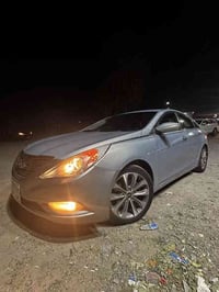 سوناته 2012 وارد امريكي فول مواصفات عدا الفتحة حادثه بدون اي دواخل كير...