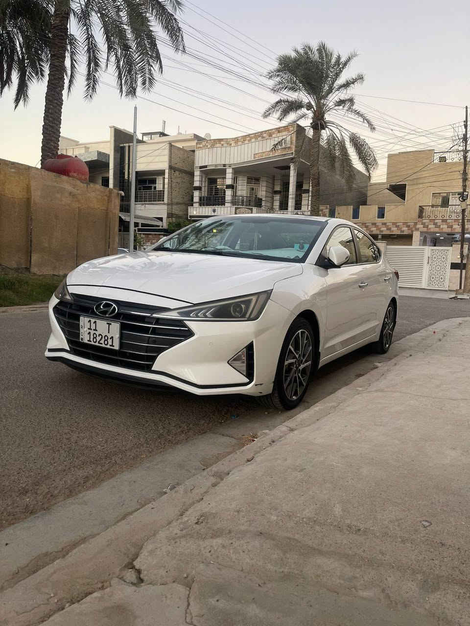 سلام عليكم النترة موديل ١٩ خليجي مكفوله كفالة عامة بيهة شخط صغير وصابغة عل كد اشبر فول مواصفات واحد عل واحد فتحة كير محرك تبريد صدر كلا فول سيارة جديدة 
بصمة تشغيل 
بصمة بيبان 
بصمة صندوك 
اشارة ترحيب 
مري شفط 
سبير منازل 
٥ويل كب  السعر ١٧٠ وبيها مجال قليل 
بسمي رقم بغداد مشروع وطني سنوية
 لل٢٠٣٠
العنوان بغداد الزعفرانيه وهذ رقمي***********
