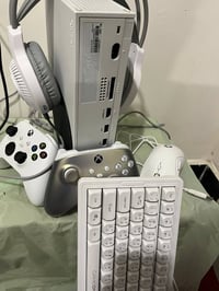 اكس بوكس سيريس اس • يدين اصلية • كيم باس التميت